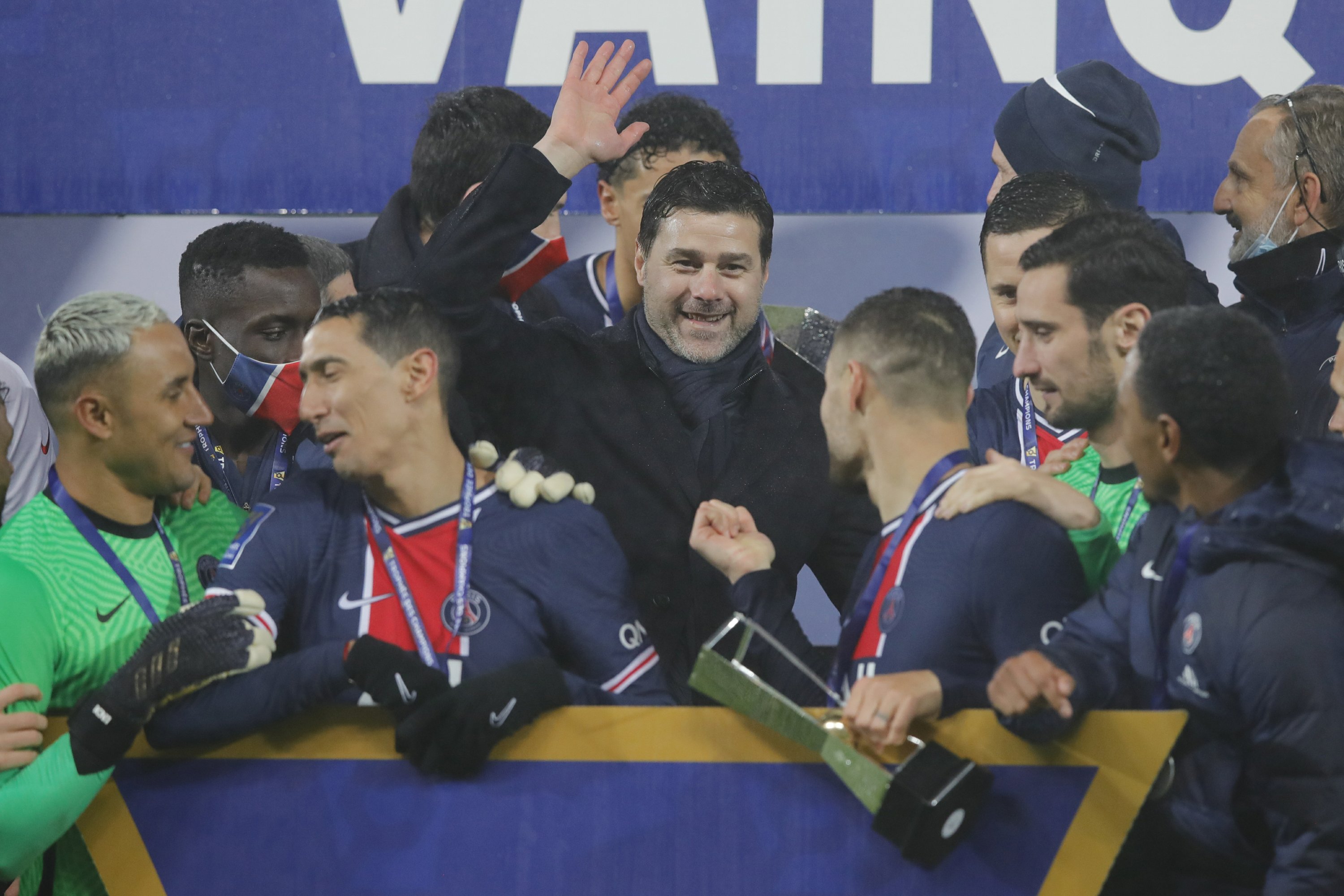PSG coach Pochettino tests positive for virus