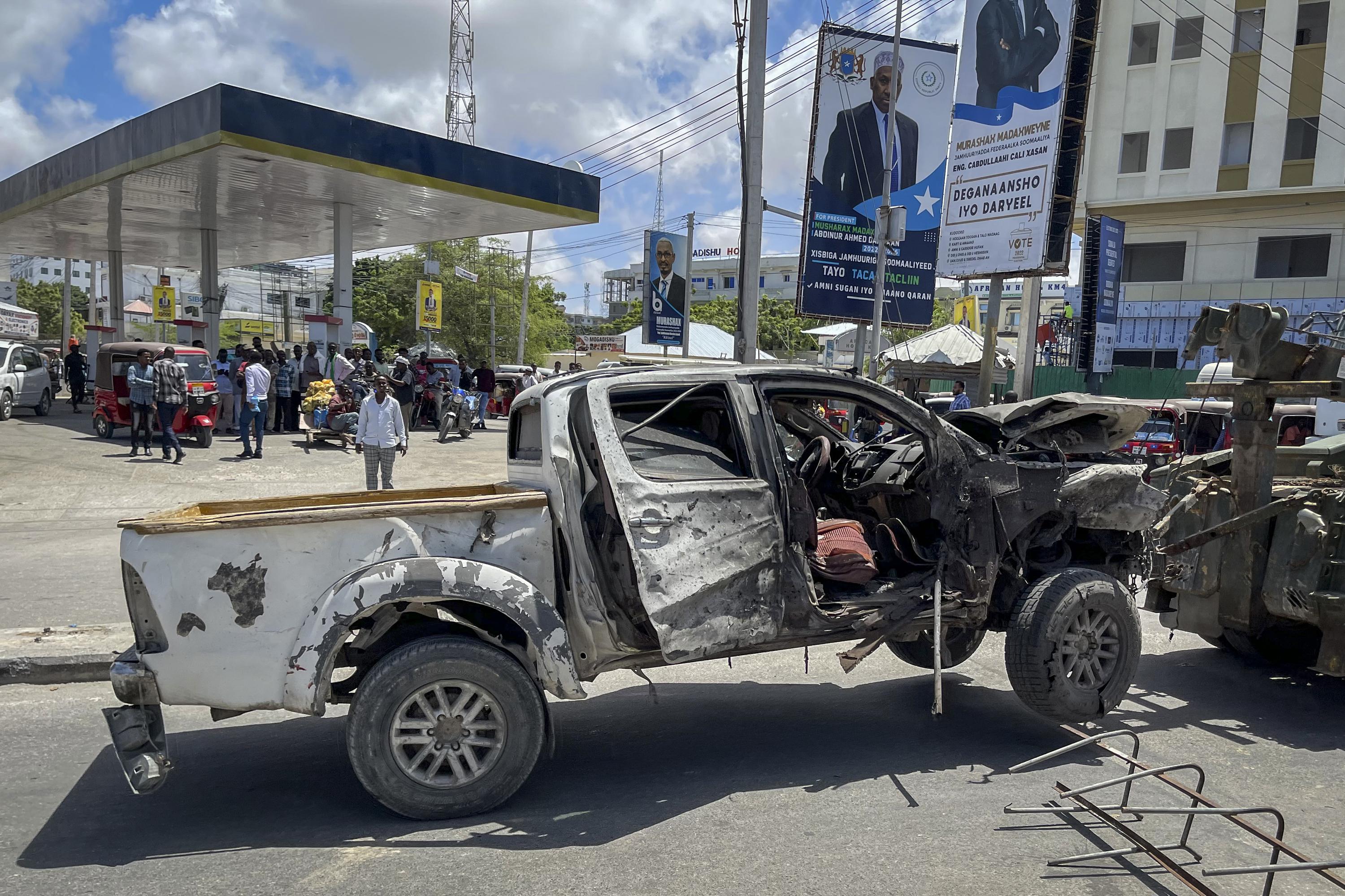 Police: 4 killed in Somalia blast ahead of presidential vote