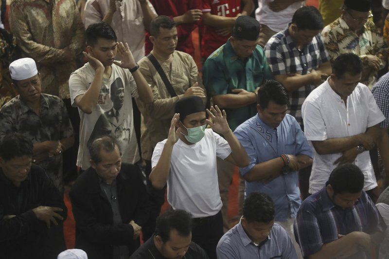 No Handshakes Viral Outbreak Spooks Asian Places Of Worship