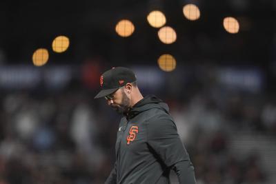 Giants' Kapler refusing to take field 