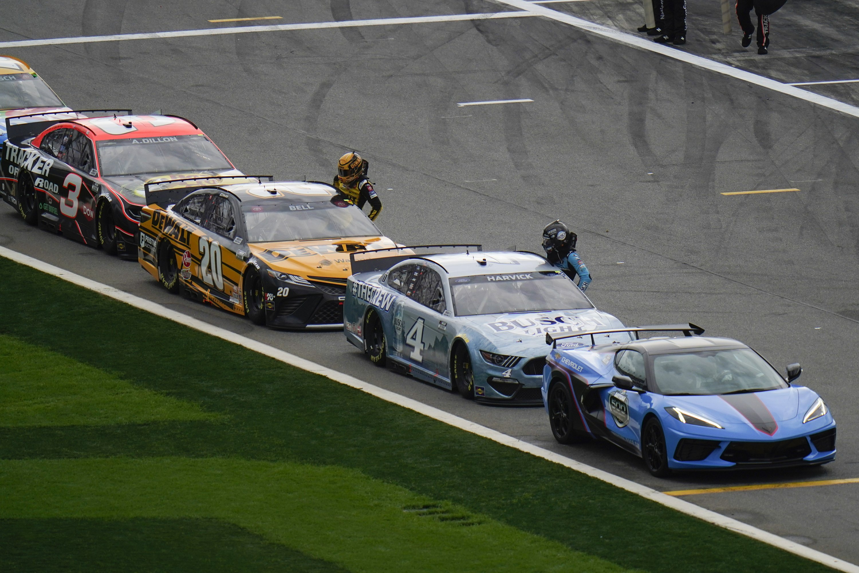 Daytona 500 resumes after 5 hours of rain delay