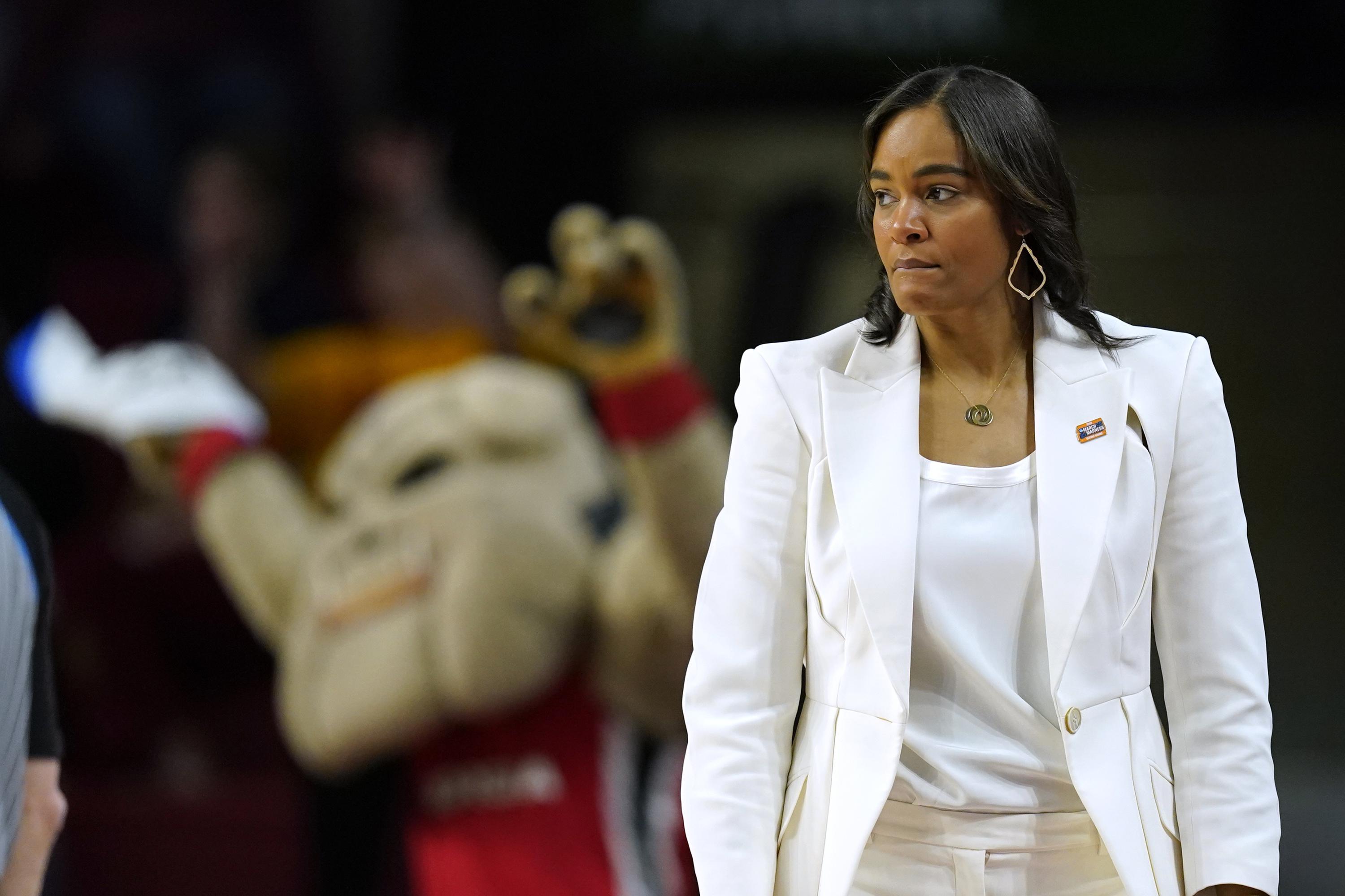 Joni Taylor leaves Georgia to replace Blair at Texas A&M | AP News