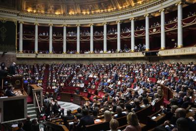 La Asamblea Nacional (Parlamento) de Francia sesiona por primera vez desde las elecciones de inicios de mes, en París, el martes 28 de junio de 2022. (AP Foto/Michel Euler)