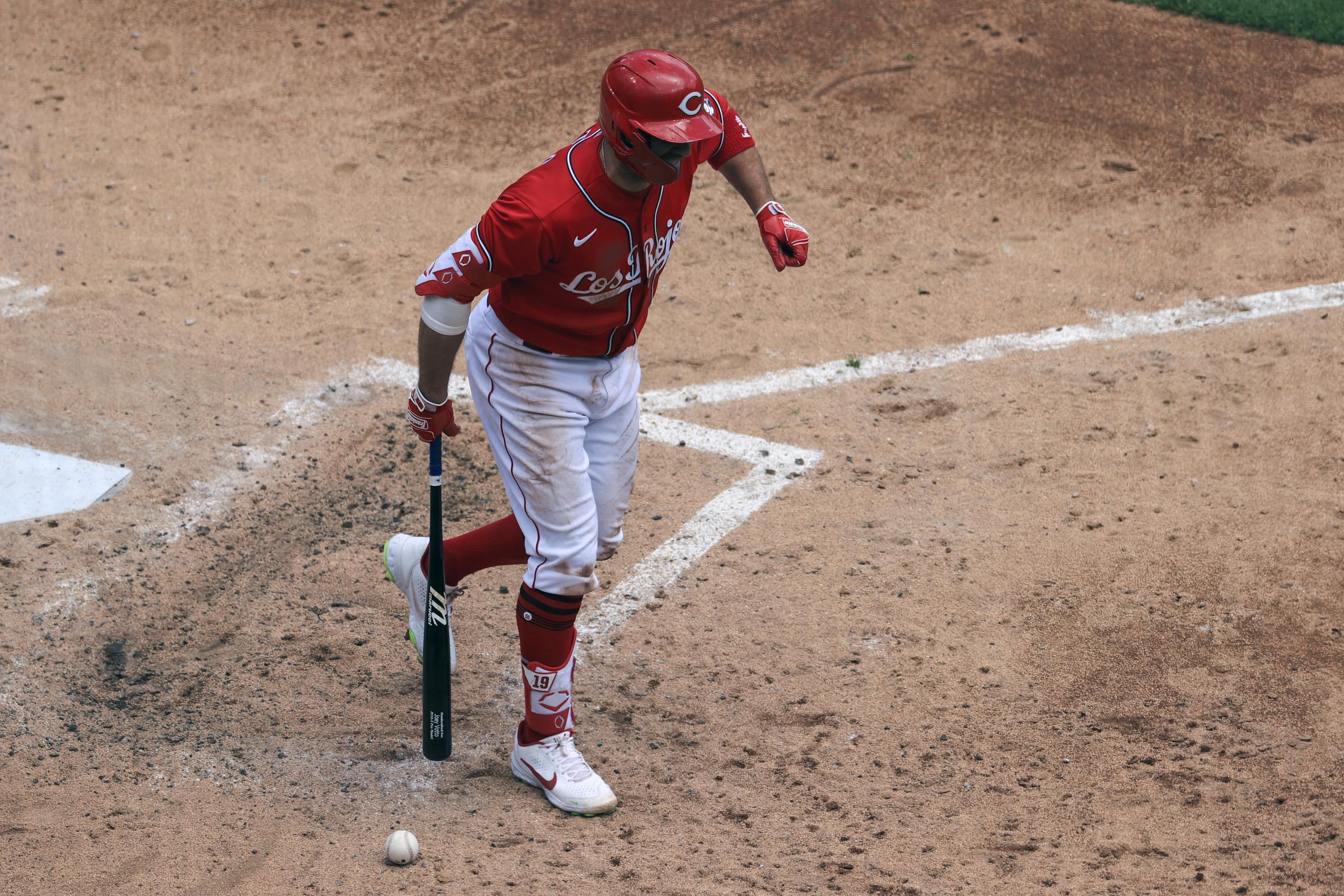 Votto breaks thumb as Reds beat White Sox 1-0 in 10 innings | AP News