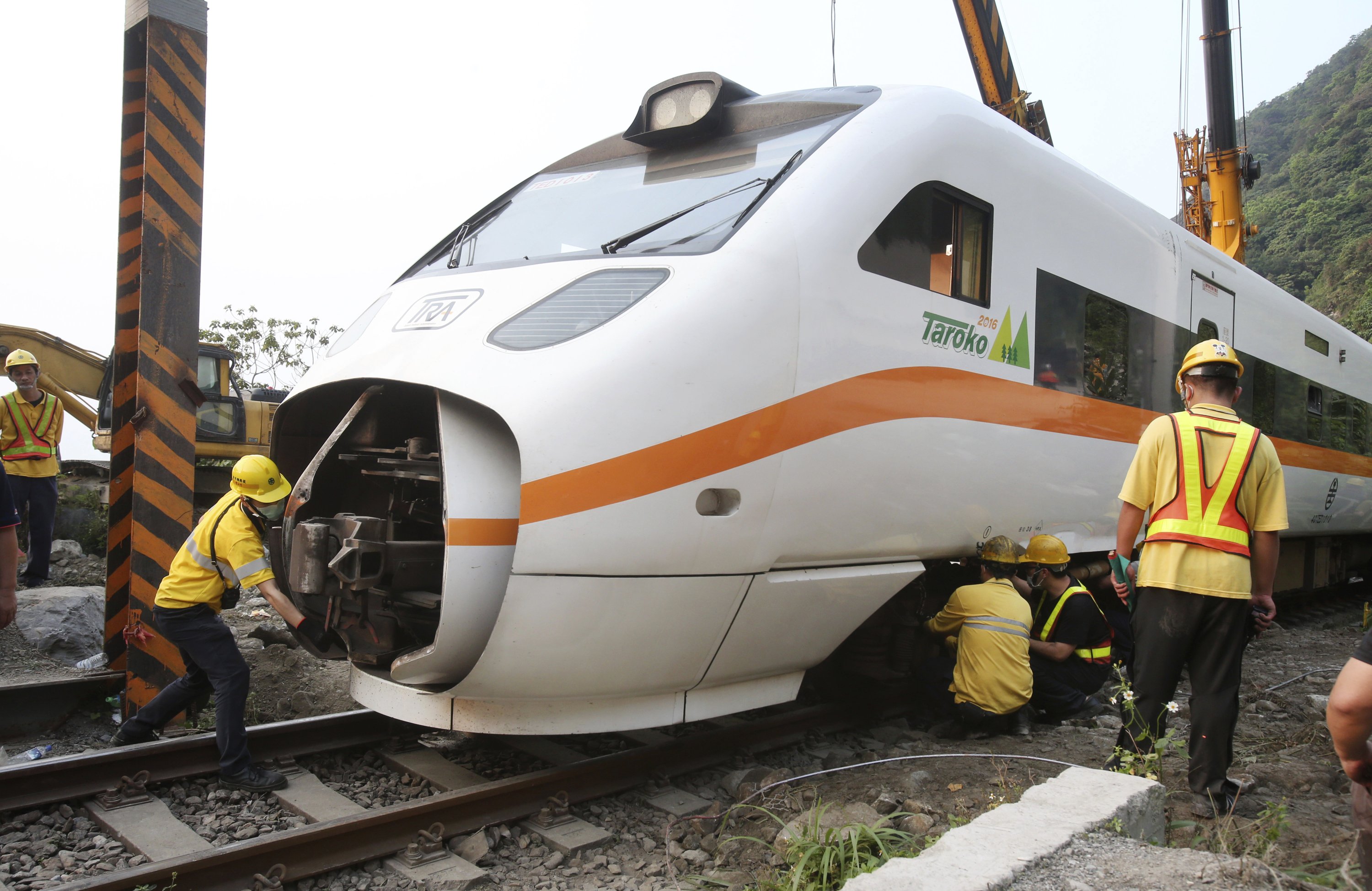 U.S. tourists injured in derailment on remote Argentina heritage railway  (updated) - Trains