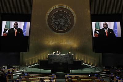 El primer ministro de San Cristóbal y Nieves, Timothy Harris, se dirige con un mensaje pregrabado a la 76ta sesión de la Asamblea General de Naciones Unidas, el viernes 24 de septiembre de 2021 en la sede de Naciones Unidas. (Peter Foley/Pool Foto via AP)