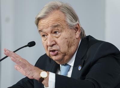 El secretario general de la ONU Antonio Guterres habla en una conferencia de prensa en Roma el 29 de octubre del 2021. Guterres llamó a los líderes del G-20 a superar los “niveles peligrosos de desconfianza” entre sí y entre países desarrollados y en desarrollo para evitar una “catástrofe climática”, además de reducir una “brecha inmoral” en la distribución global de las vacunas y la ayuda a la recuperación por la pandemia. (AP Foto/Domenico Stinellis)