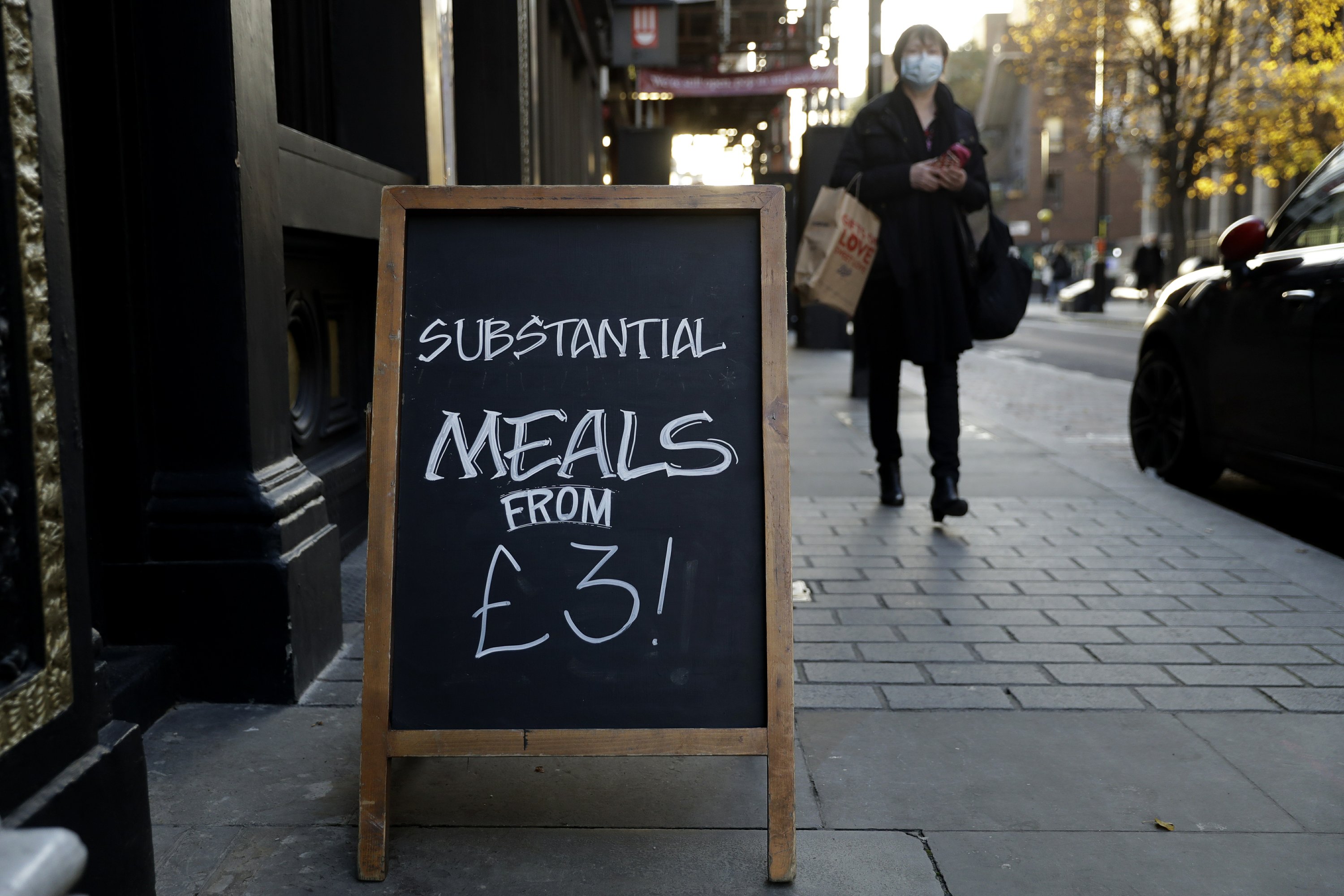 Unraveled UK consensus on easing Christmas restrictions