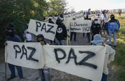 Drones y escudos humanos en guerra de México contra el narco | AP News