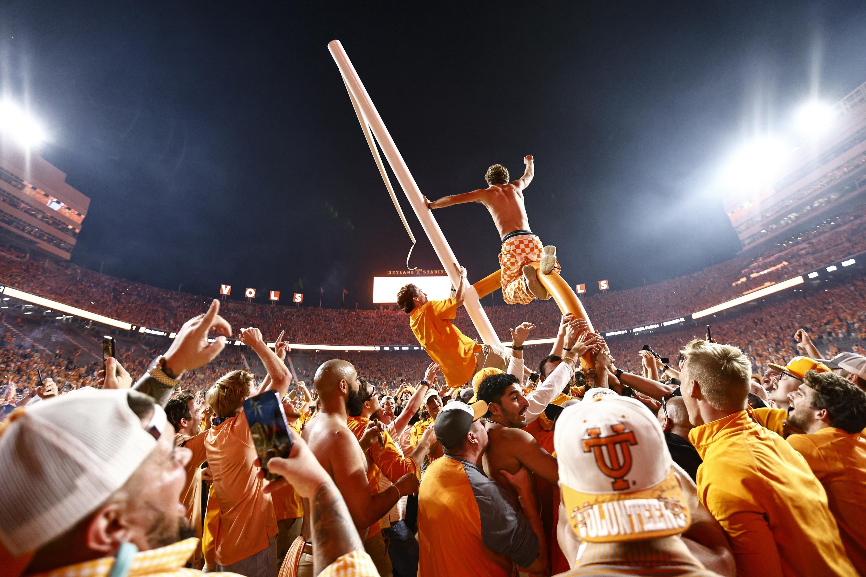 AP Top 25: Tennessee up to No. 3, 'Bama's top-5 streak ends