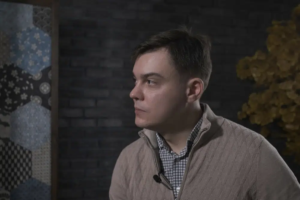 Antiwar officer from Putin’s elite security team defects (apnews.com)