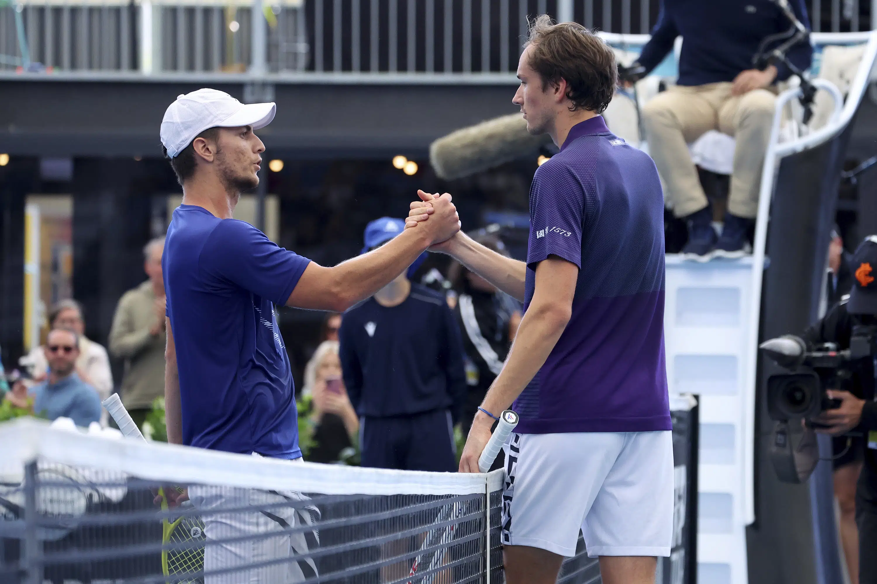 Medvedev s’est qualifié pour les quarts de finale à l’International d’Adélaïde