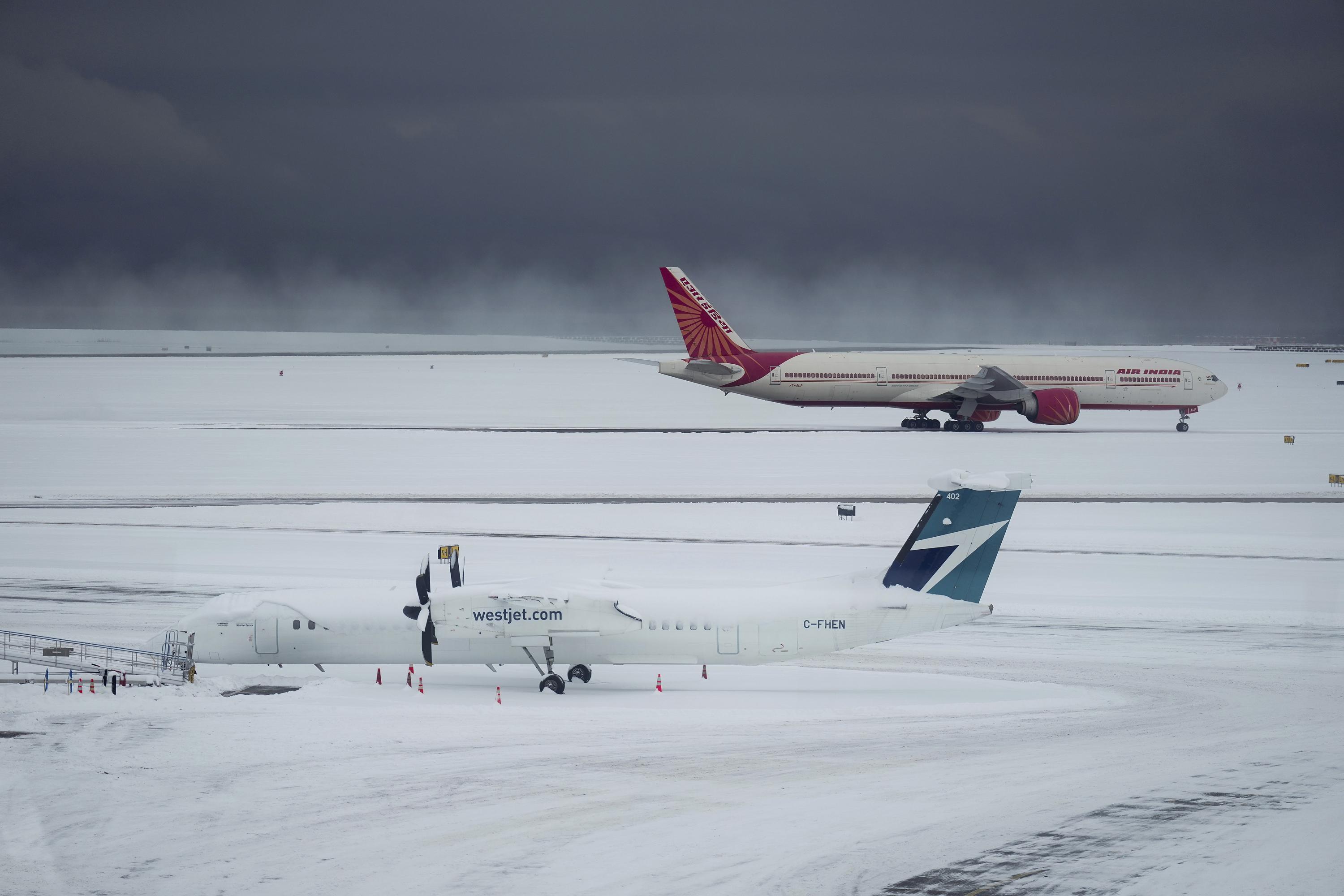 Snowstorm halts flights at Vancouver airport AP News