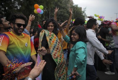 Over 1 000 Lgbtq Members Hold Pride Parade In New Delhi Ap News