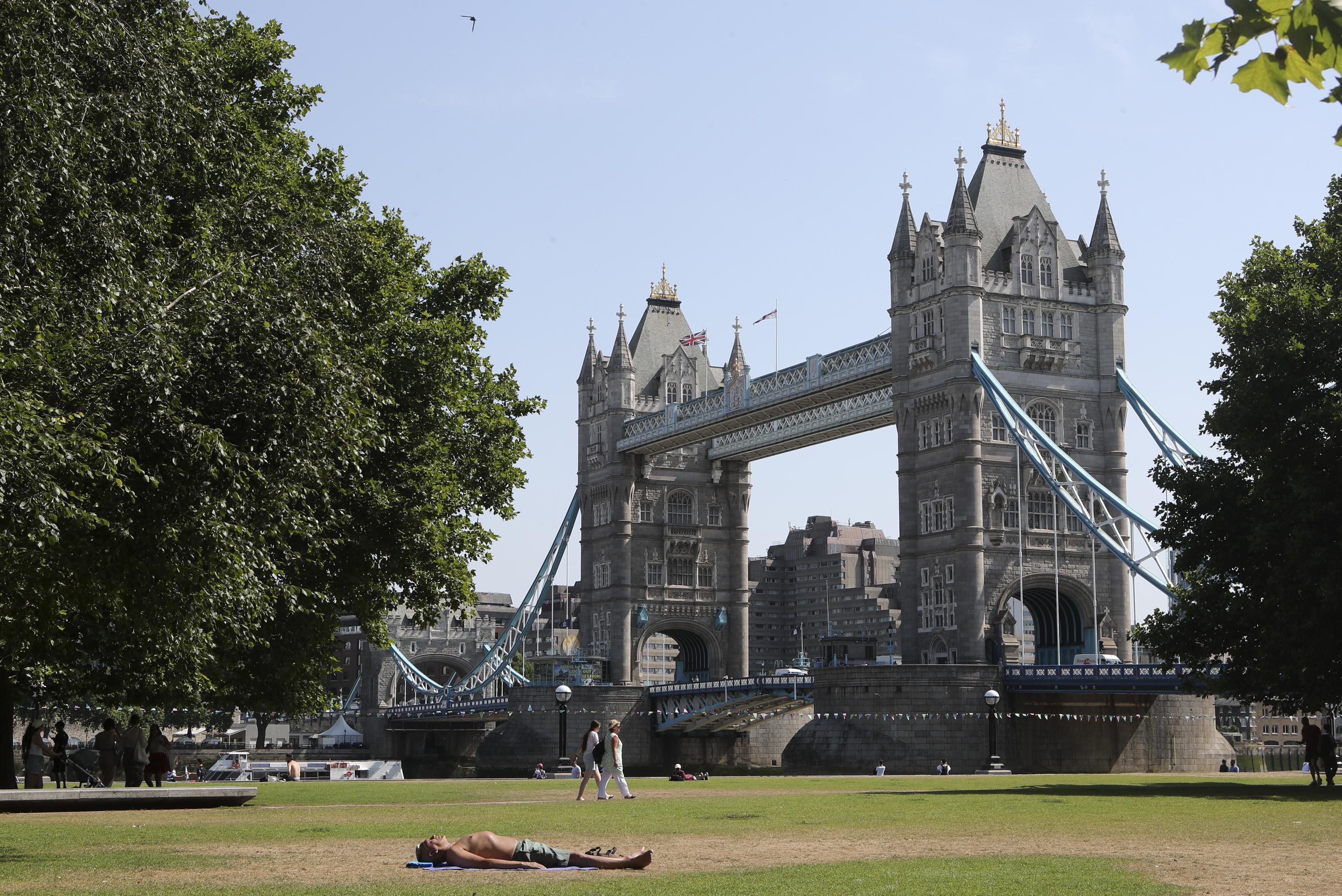 Engeland breekt record voor hoogste temperatuur terwijl Europa warmer wordt