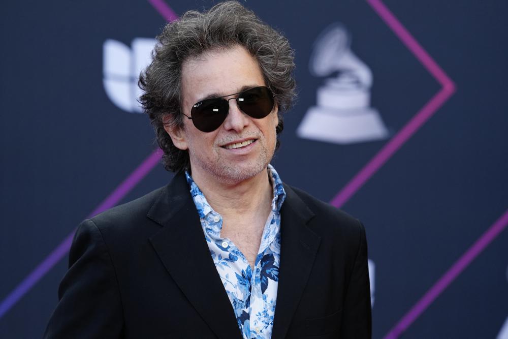 Andres Calamaro llega a la 22ª entrega del Latin Grammy el jueves 18 de noviembre de 2021 en el MGM Grand Garden Arena en Las Vegas. (Foto Eric Jamison/Invision/AP)