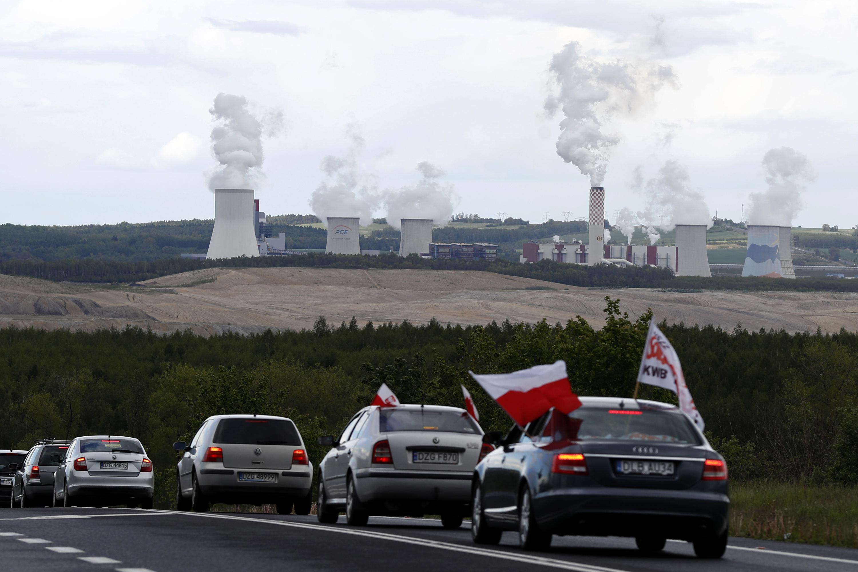 Polsko odvolalo velvyslance v Praze kvůli komentářům těžařů
