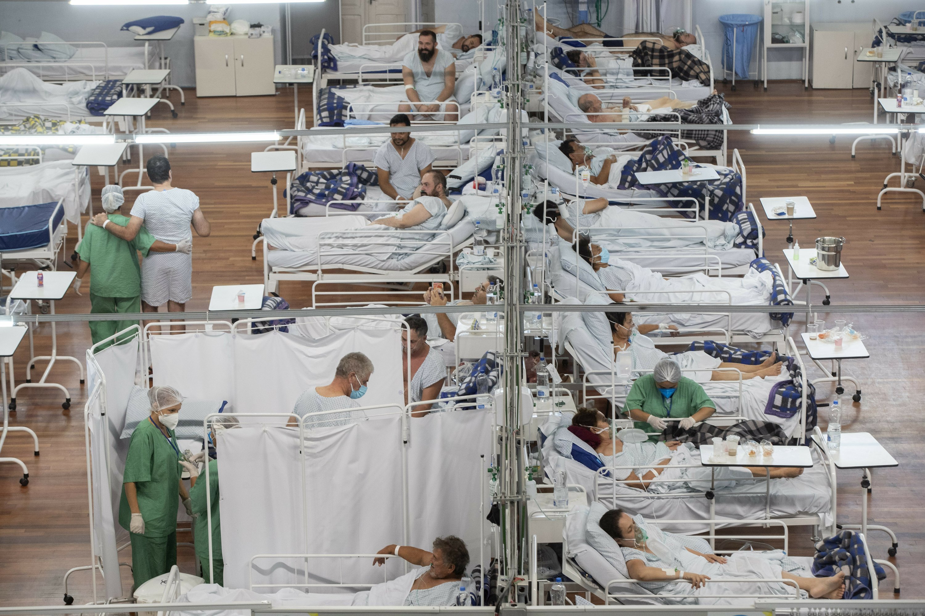 Hospitals in Brazil are closing in the absence of a national virus plan