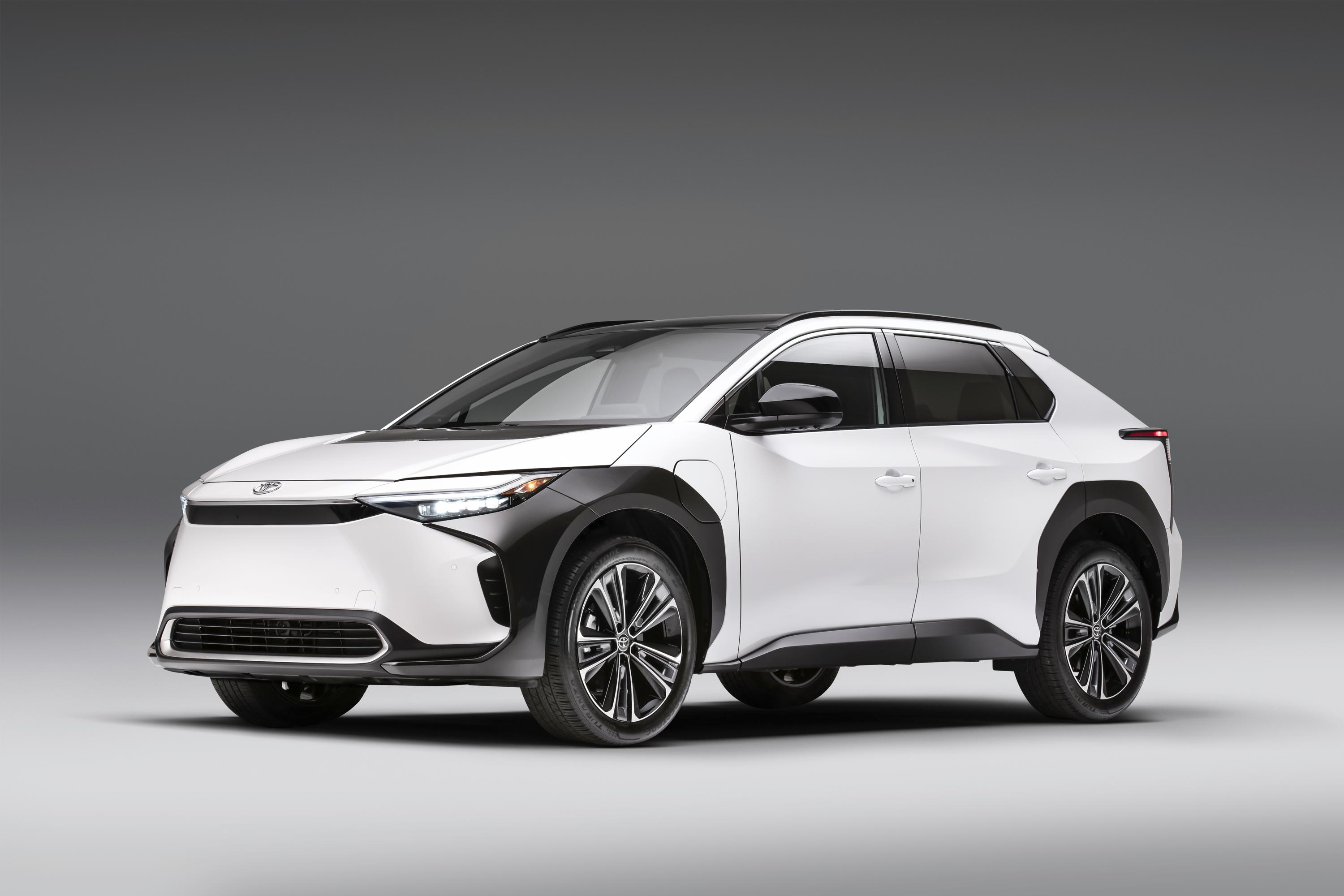 Edmunds Compares: 2023 Toyota bZ4X vs. 2023 Volkswagen ID.4 - Finance Feels