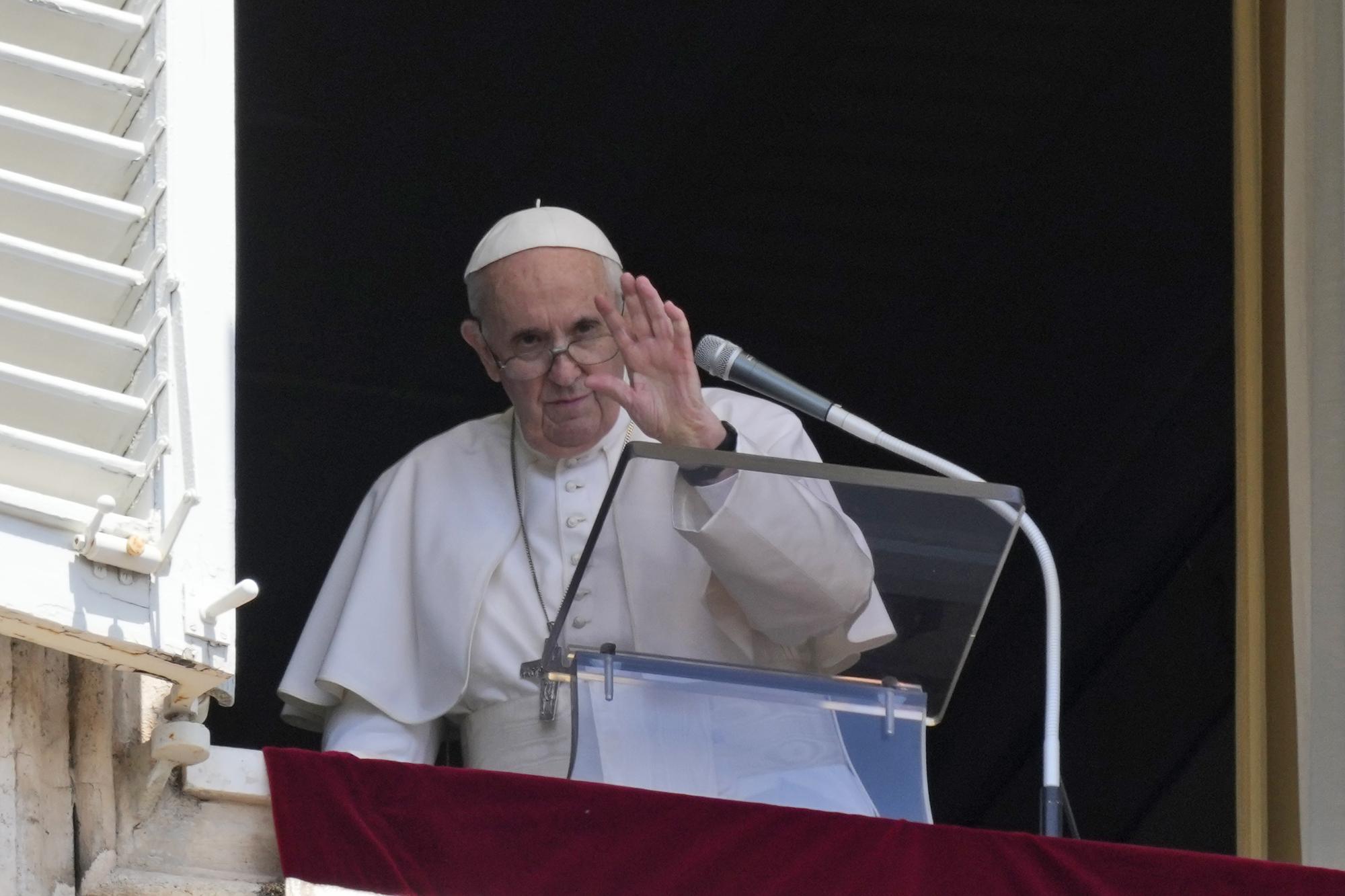 2 weeks post-surgery, Pope Francis appears at Vatican window