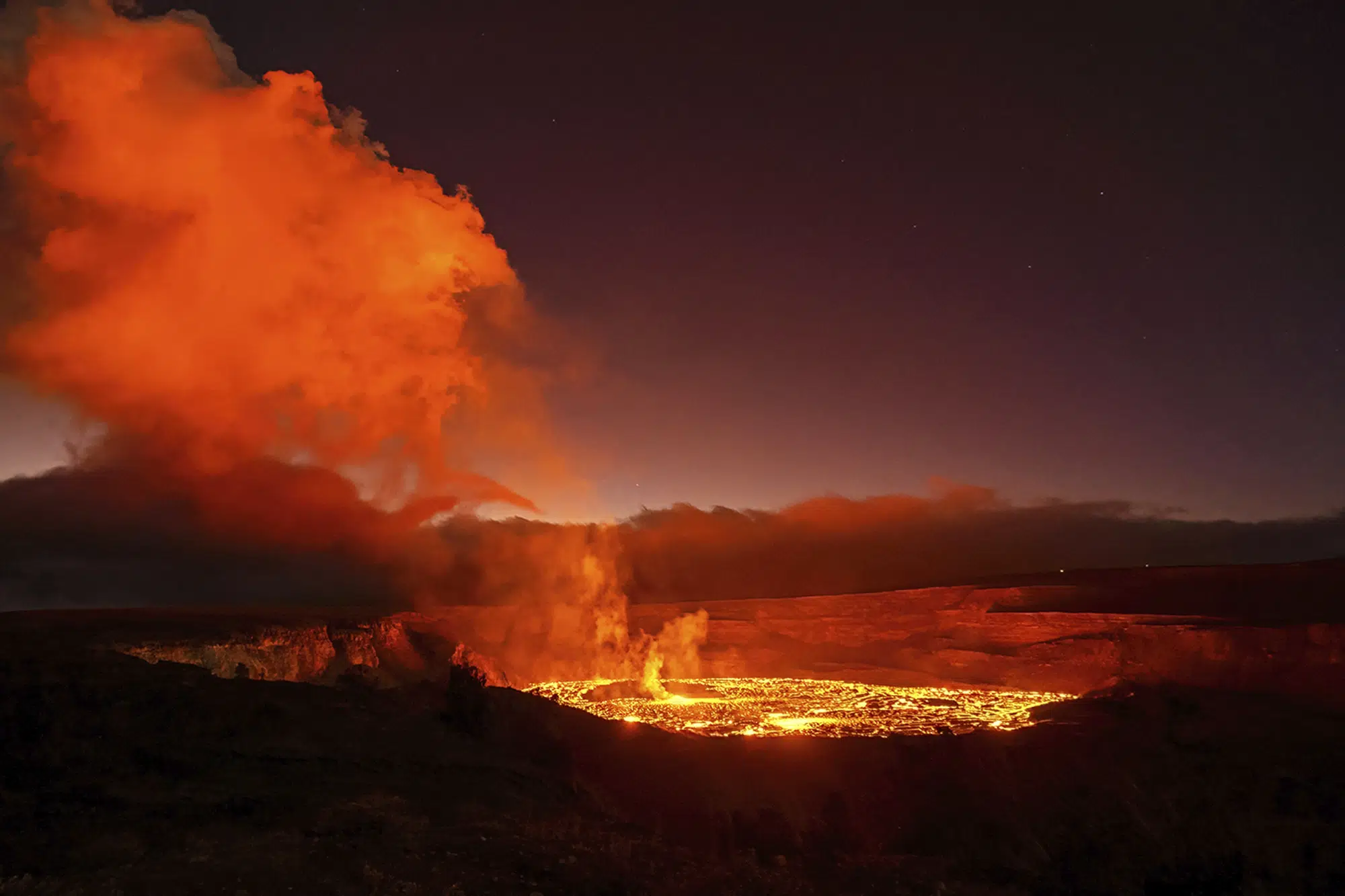 Hawaii eruption not dangerous but offers spectacular sight AP News