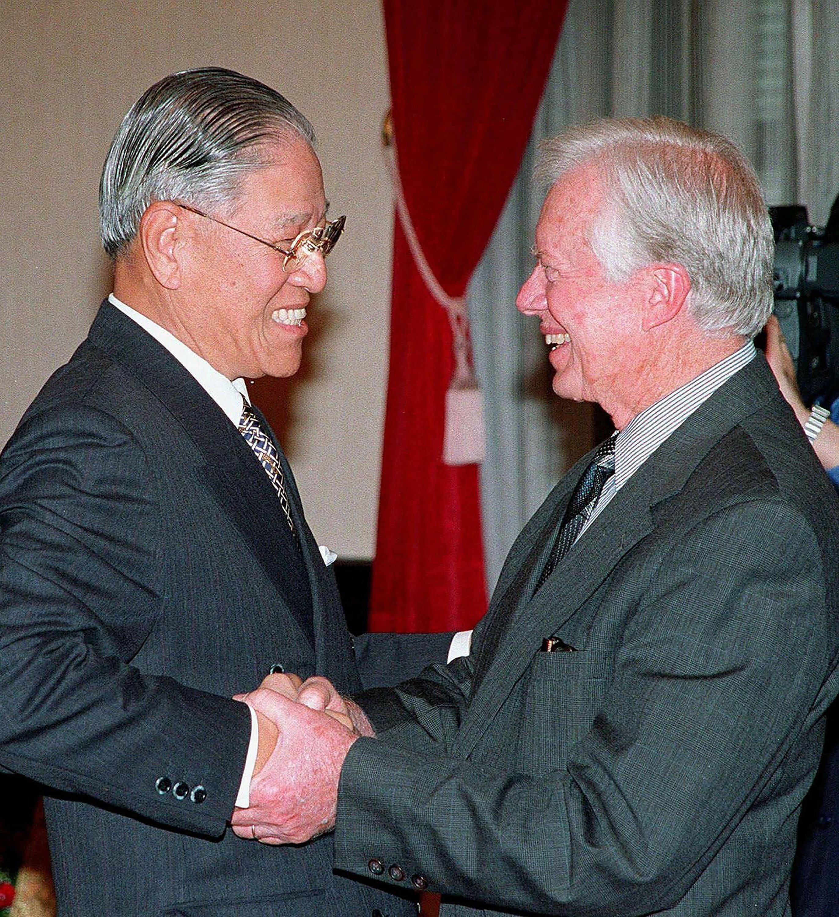 Former president who brought direct elections to Taiwan dies | AP News