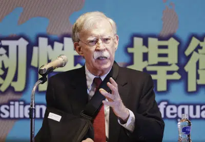 John Bolton, exasesor de Seguridad Nacional de Estados Unidos, ofrece un discurso durante el XII Simposio Anual del Global Taiwan Institute en Taipéi, Taiwán, el 29 de abril de 2023. (AP Foto/Chiang Ying-ying)