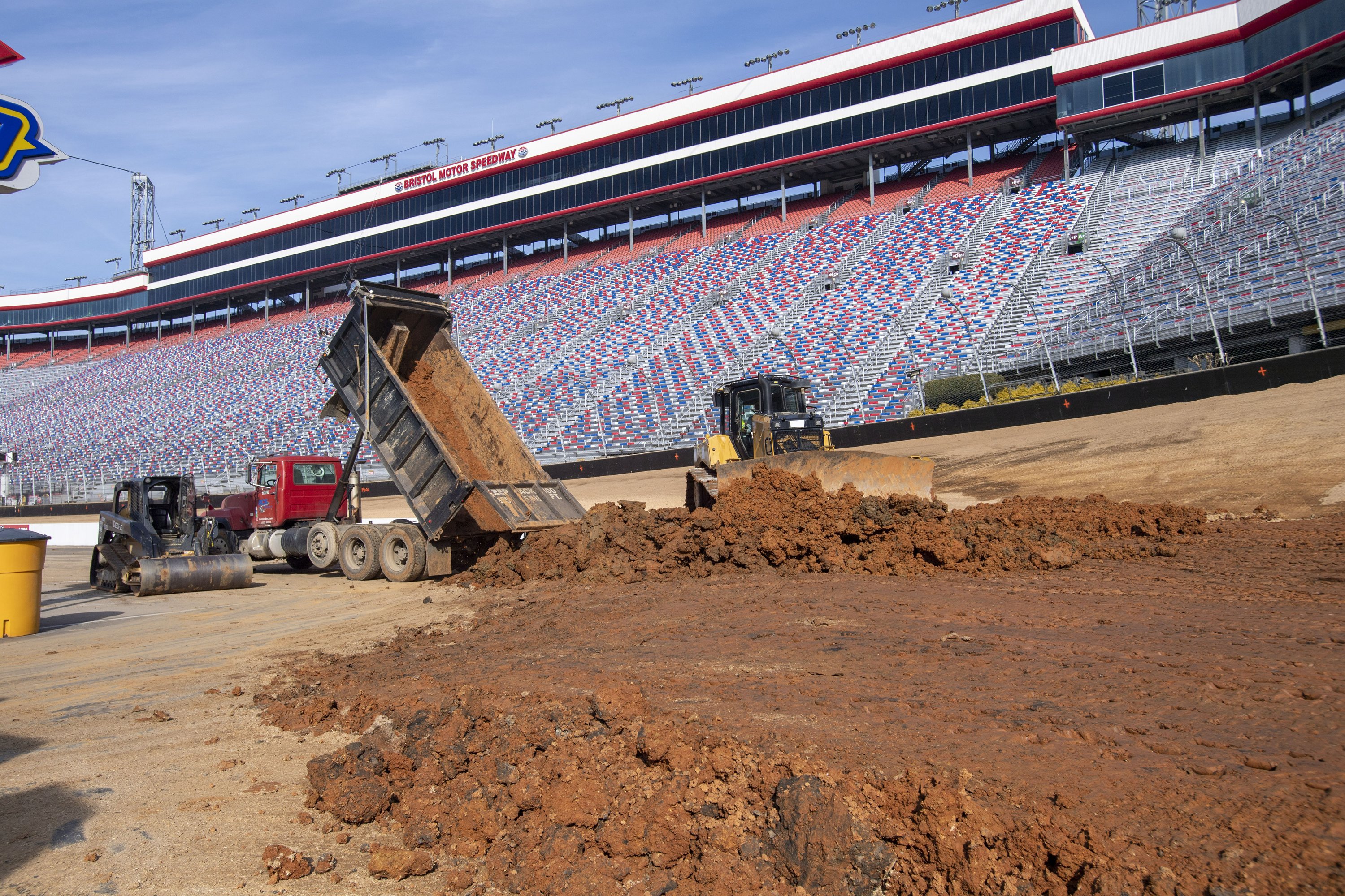 NASCAR to play in the dirt for the first time since 1970