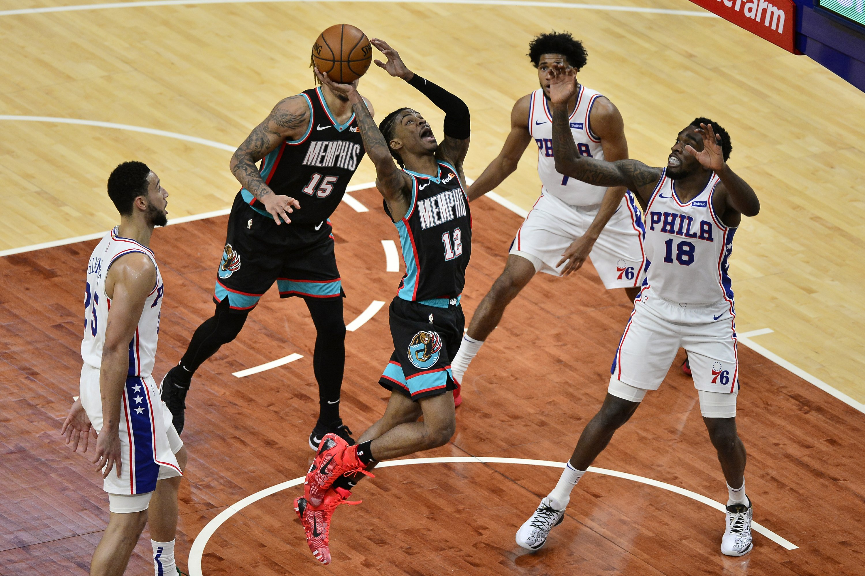 Morant returns, Grizzlies top 76ers 106-104 for 4th straight