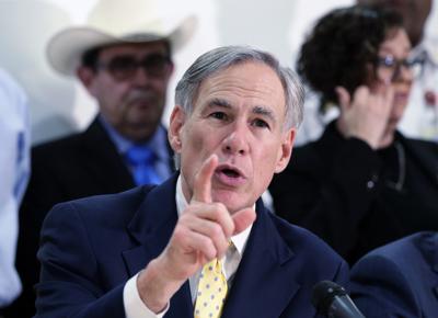 ARCHIVO - En esta fotografía de archivo del 16 de marzo de 2020, el gobernador de Texas, Greg Abbott, habla durante una conferencia de prensa en San Antonio. (AP Foto/Eric Gay, Archivo)