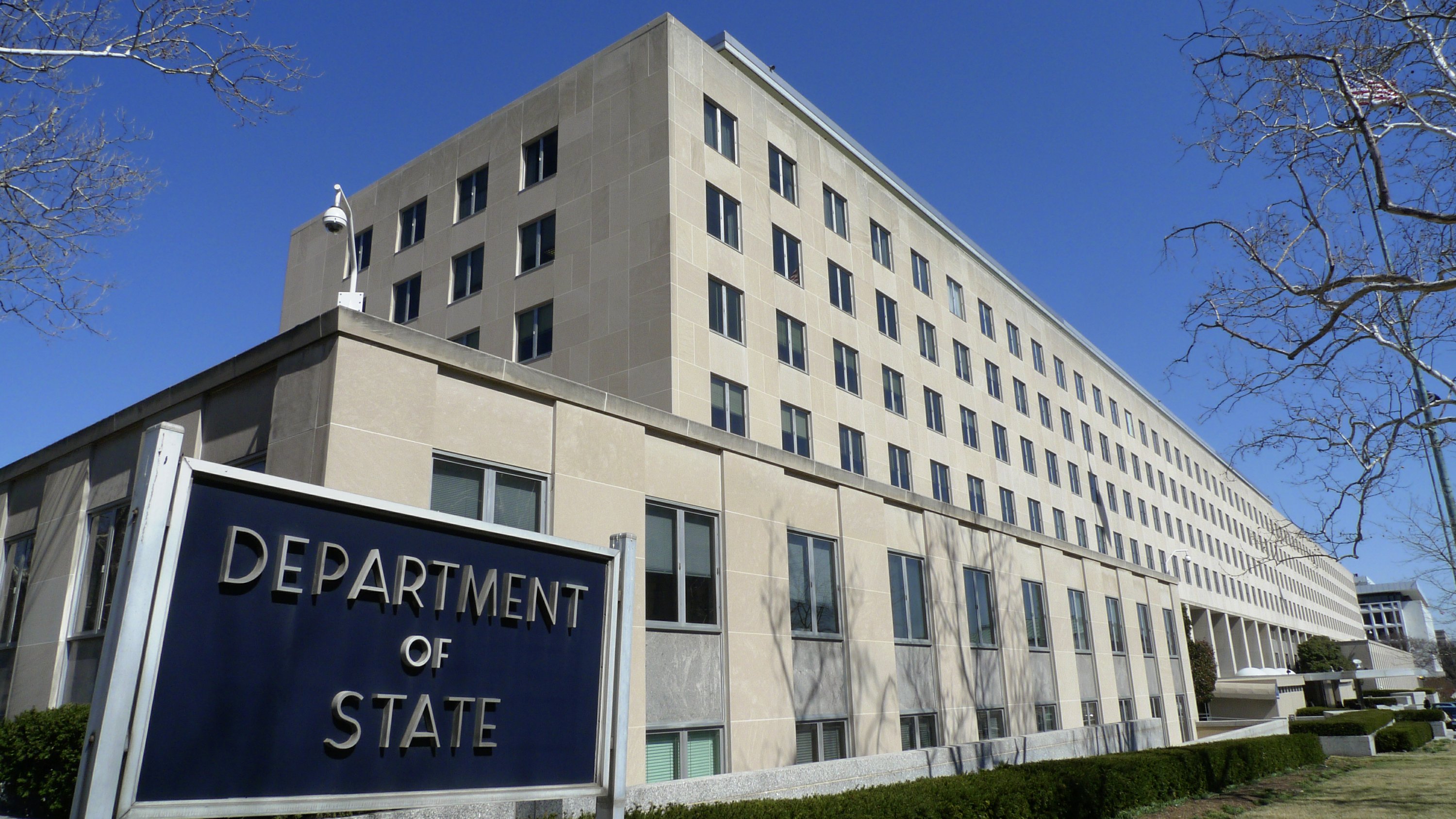 The US orders diplomats to leave Chad as rebels near the capital