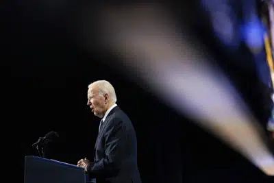 El presidente de Estados Unidos, Joe Biden, habla con líderes africanos reunidos para la Cumbre de Líderes de EEUU y África el miércoles 14 de diciembre de 2022 en Washington. (AP Foto/Patrick Semansky)