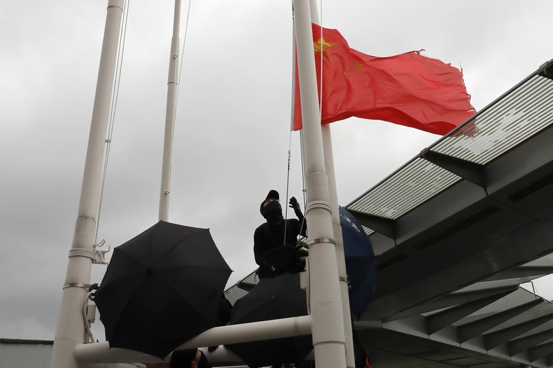 Chínhs News Hong Kong Protesters Throw Chinese Flag Into - 