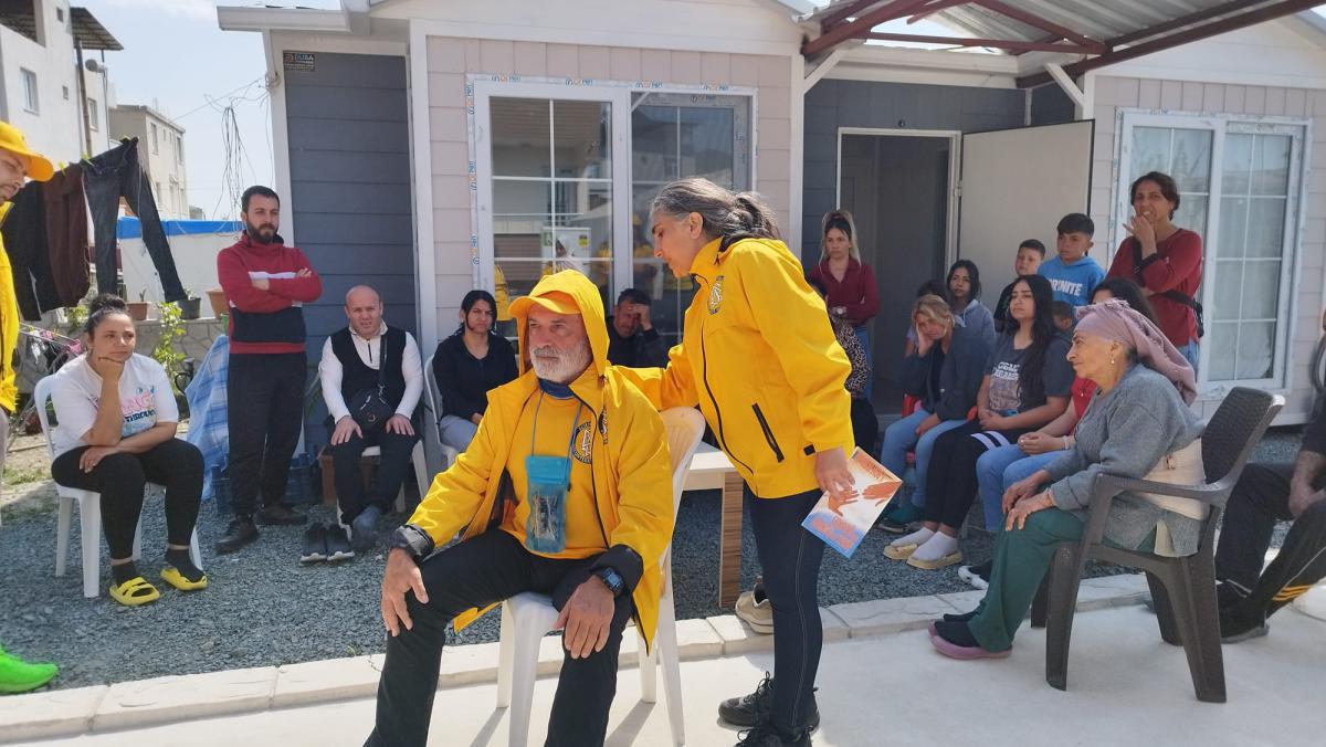 1200 Scientology volunteers help distribute 78 tonnes of donated food, clothes and other to those who need it in Turkey