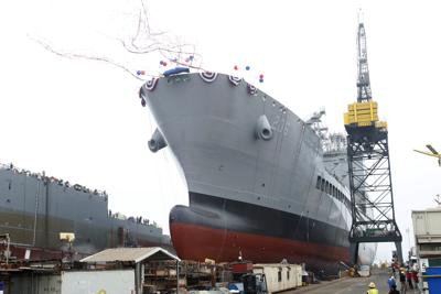 Zarpa USNS de la Marina de Estados Unidos nombrado Harvey Milk en San Diego, el sábado 6 de noviembre de 2021. (AP Foto/Alex Gallardo)