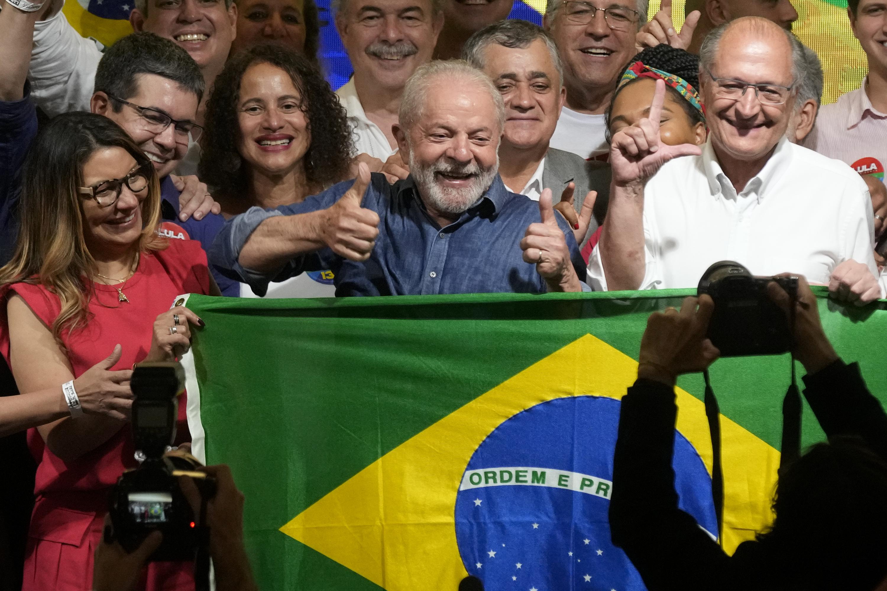 Brazilians go to the polls, with Lula tipped to beat Bolsonaro : NPR