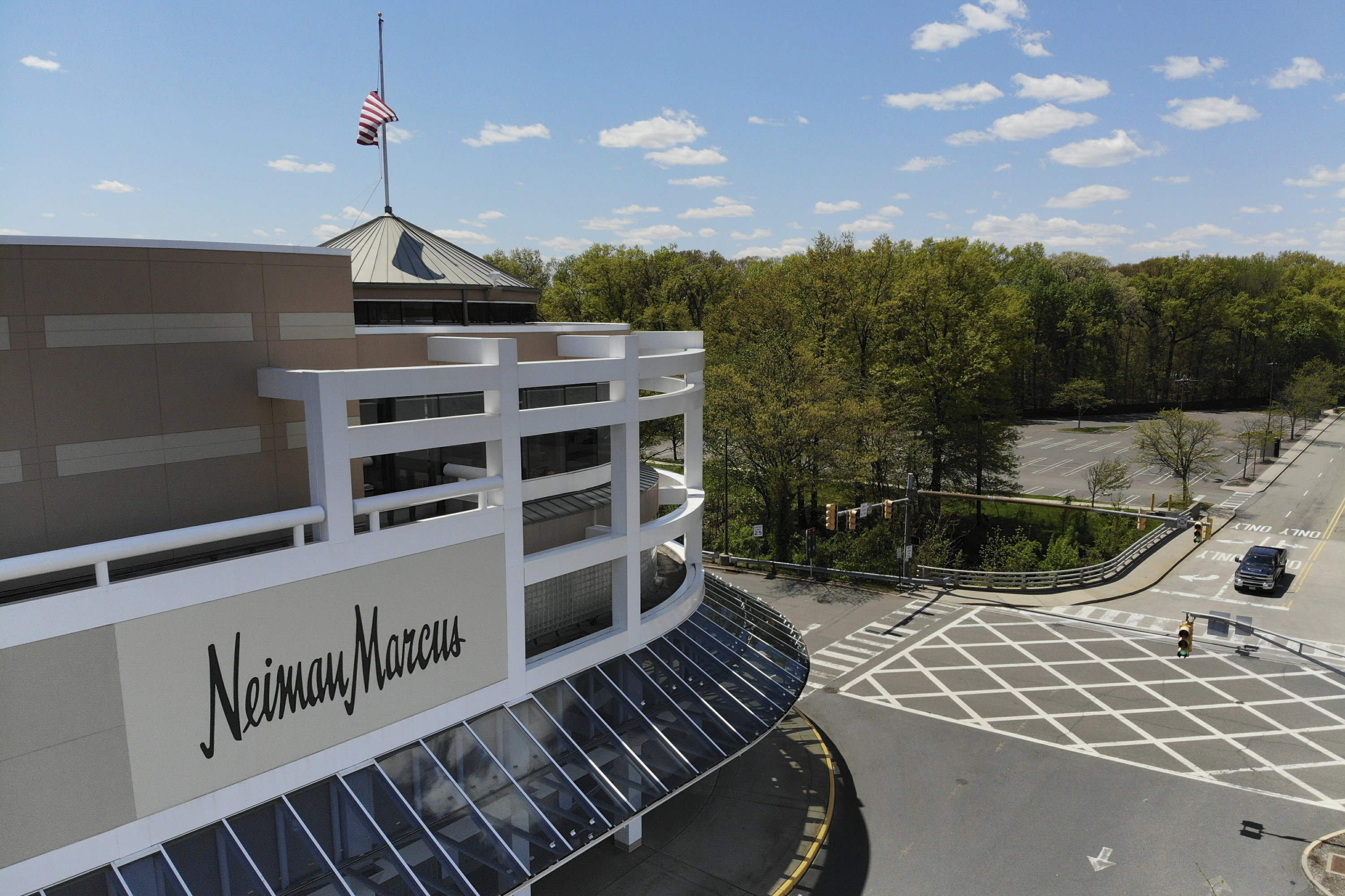 neiman-marcus-becomes-2nd-major-retailer-to-seek-chapter-11-ap-news