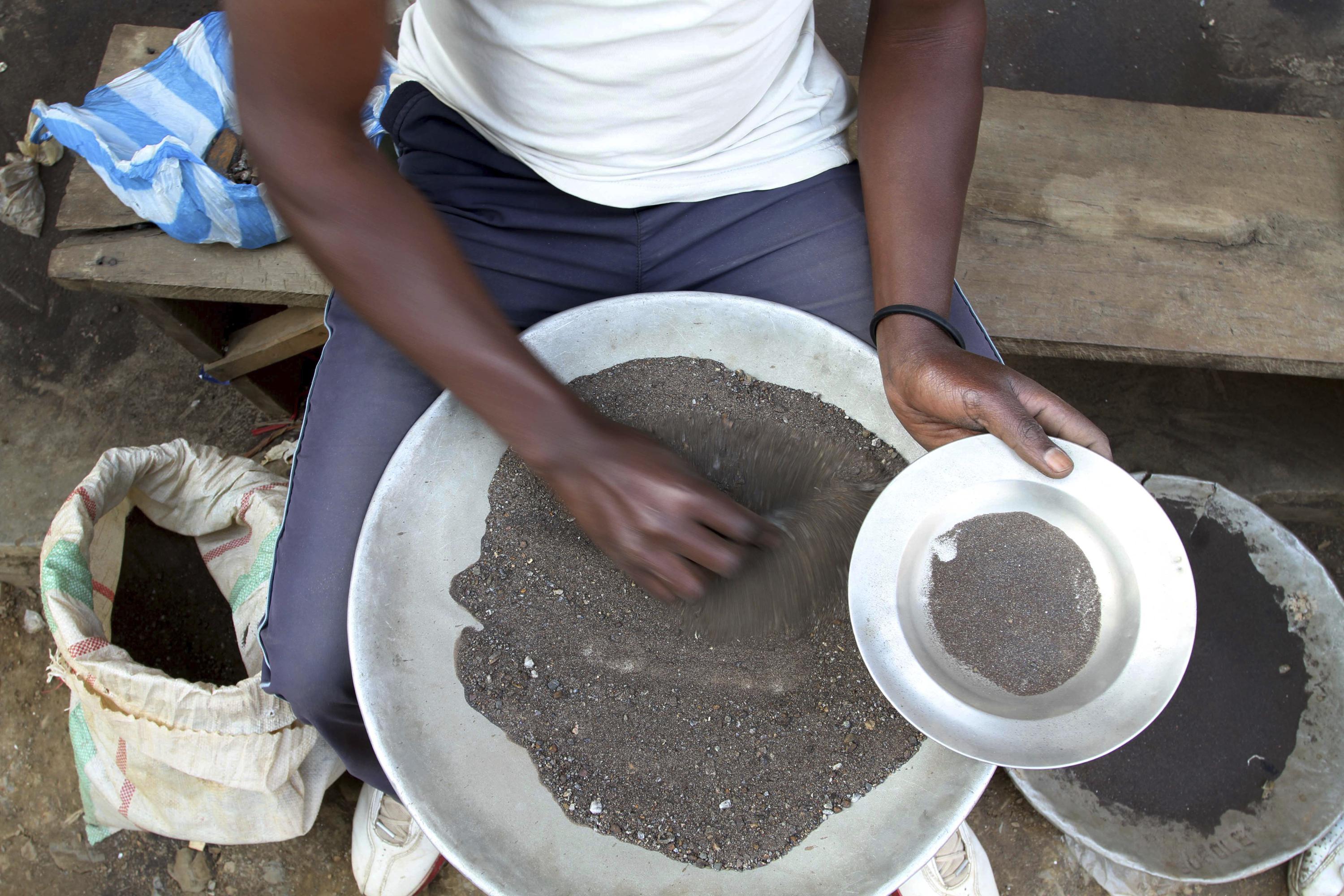 Publicaciones afirman falsamente que existen rocas cargadas eléctricamente en el Congo