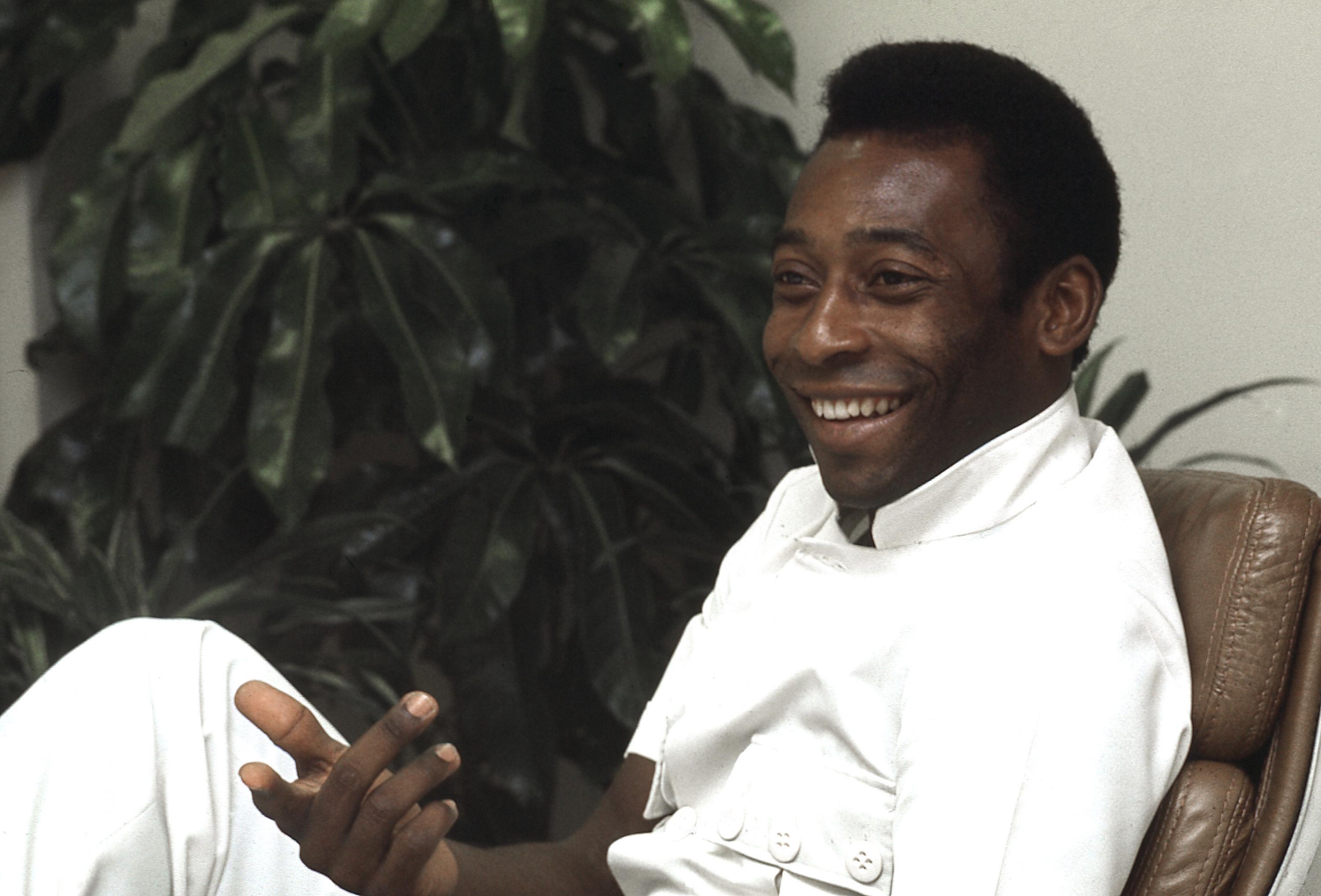 FIFA isn't keeping Pelé's feet in a museum | AP News