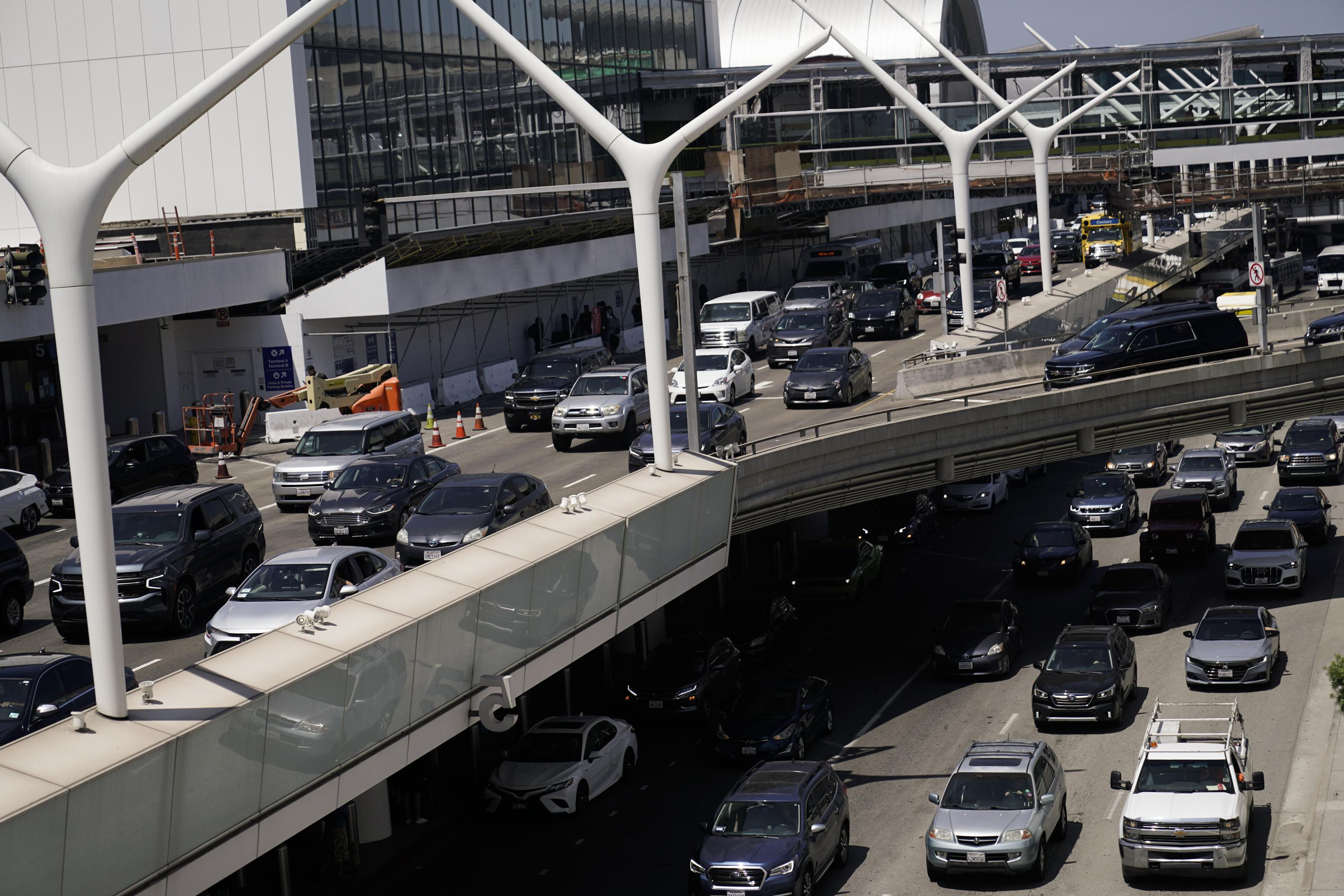 LAX airport hasn’t added urinals to women’s restrooms | AP News