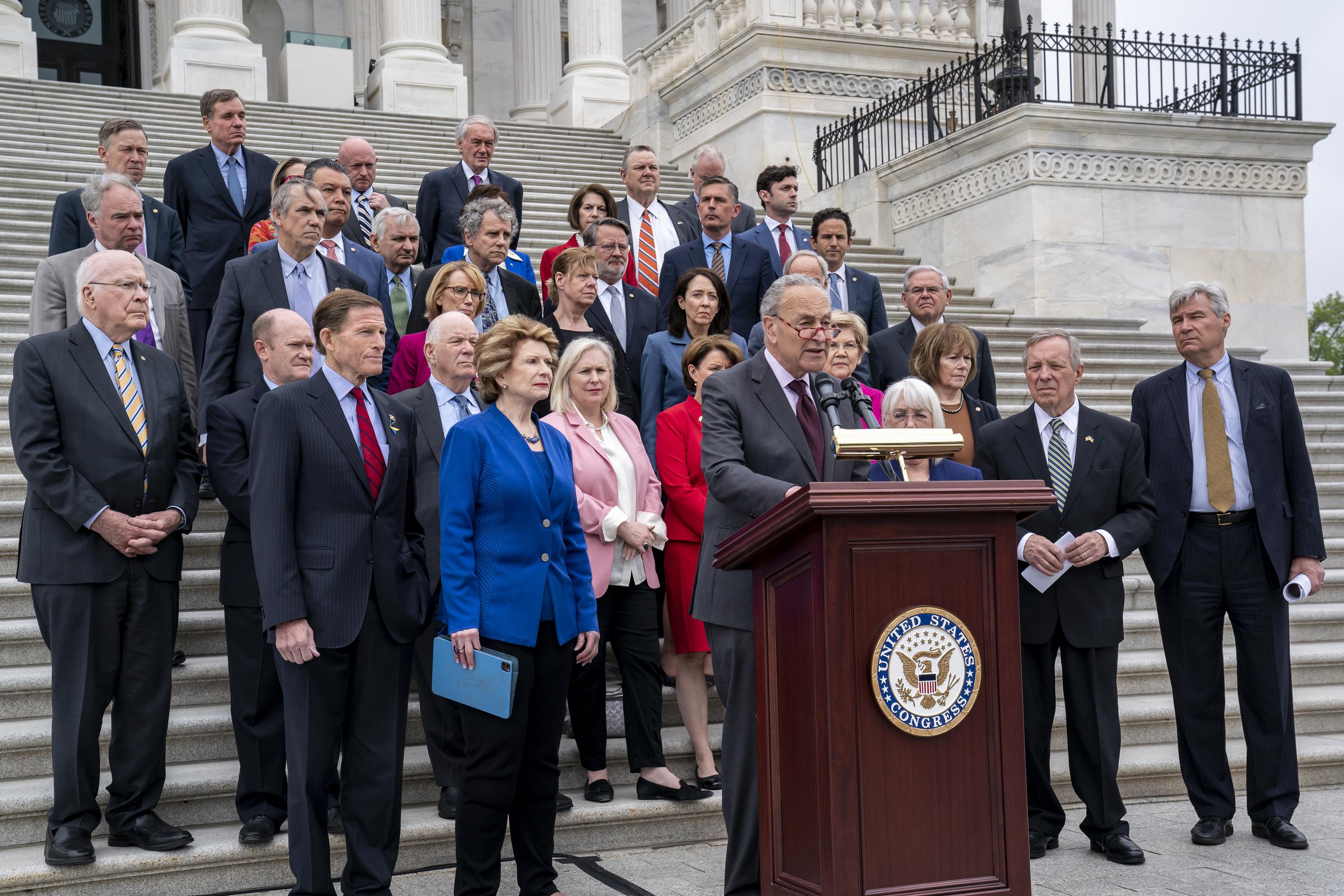 Prescription deliveries significantly delayed by Postal Service, Senate  Democrats find