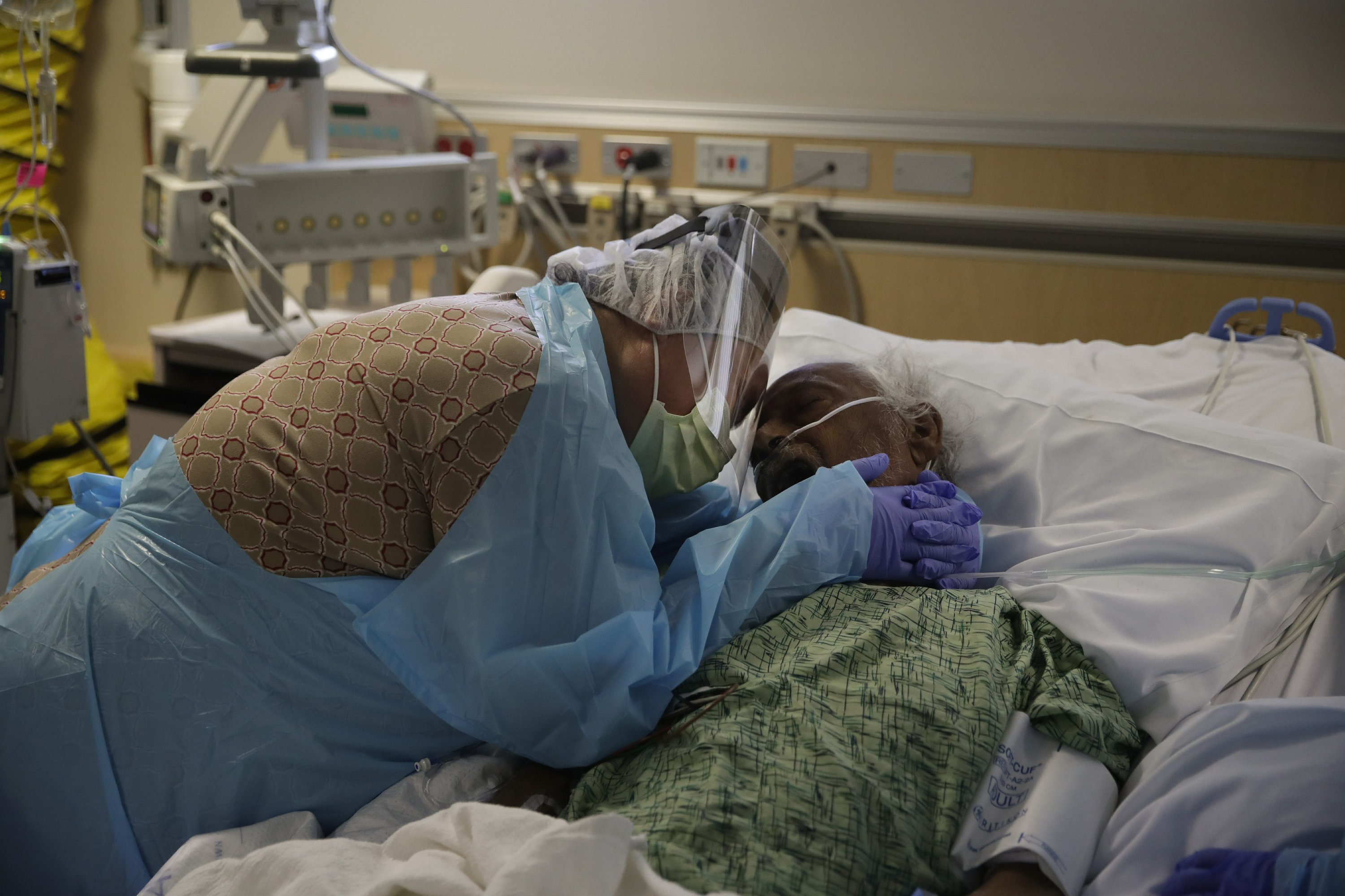 When vaccinations begin, the U.S.  Govt-19 deaths range from 300,000