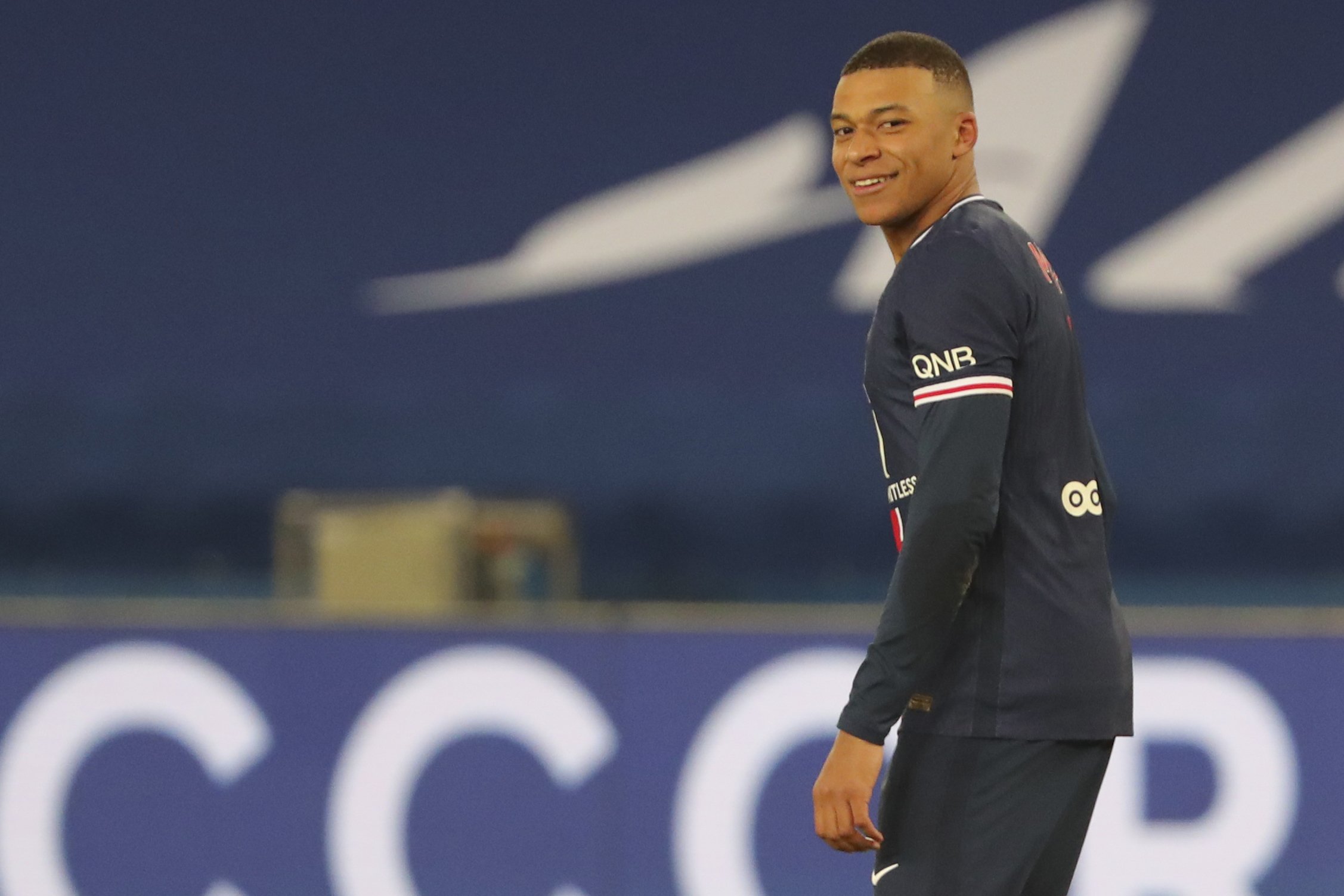 Mbappe's PSG future uncertain as he hesitates over new deal  AP News