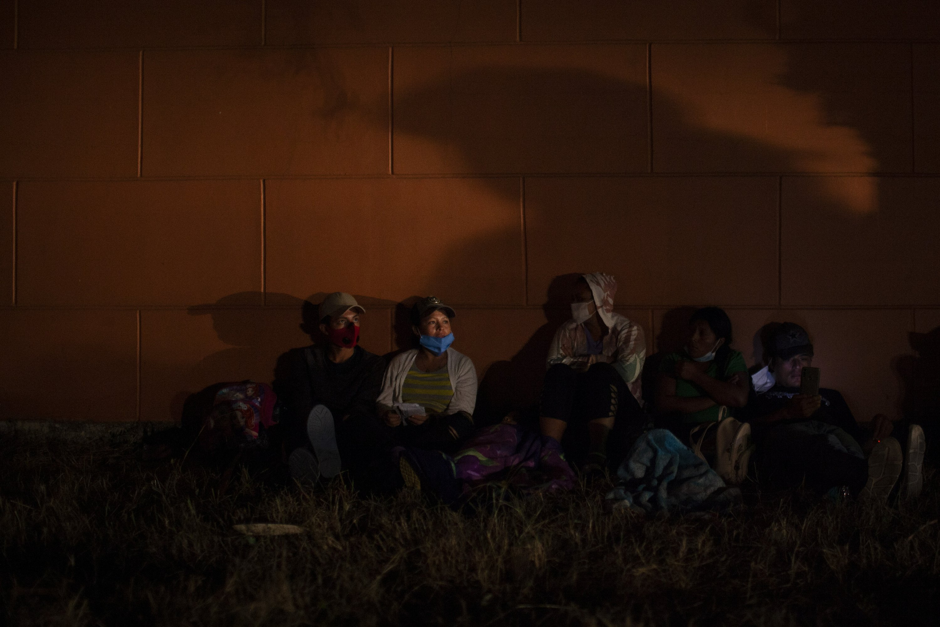 Guatemala is trying to block the caravan of 9,000 Honduran migrants