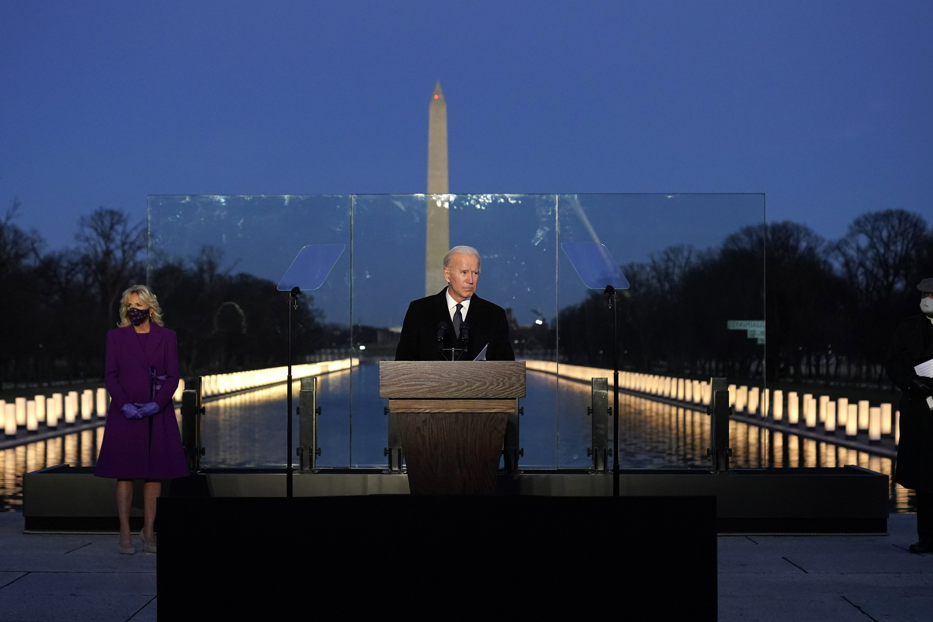 Biden marks the sadness of the nation’s Covid before the pomp of possession
