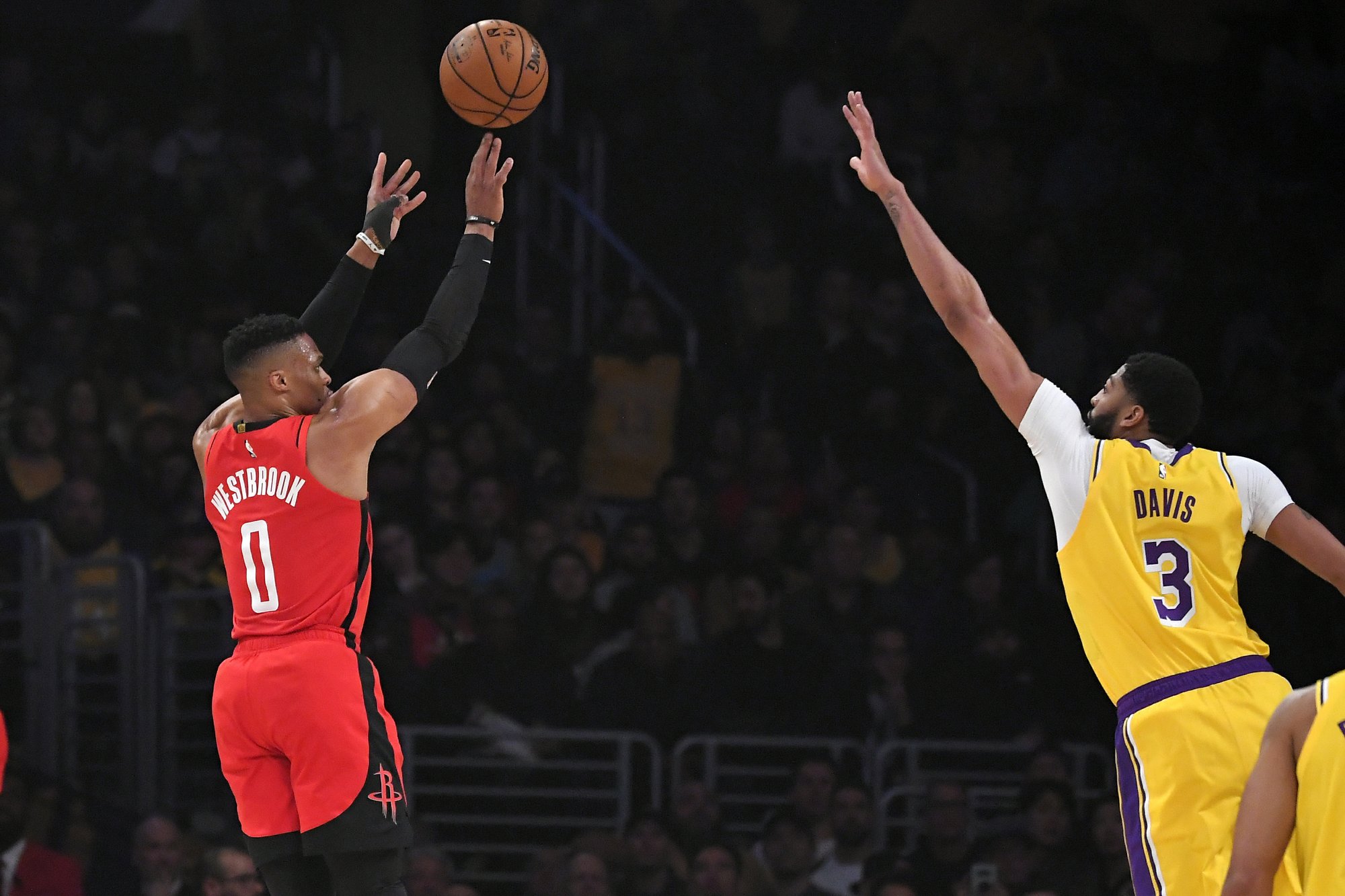 Covington Has Clutch Debut Rockets Outlast Lakers 121 111