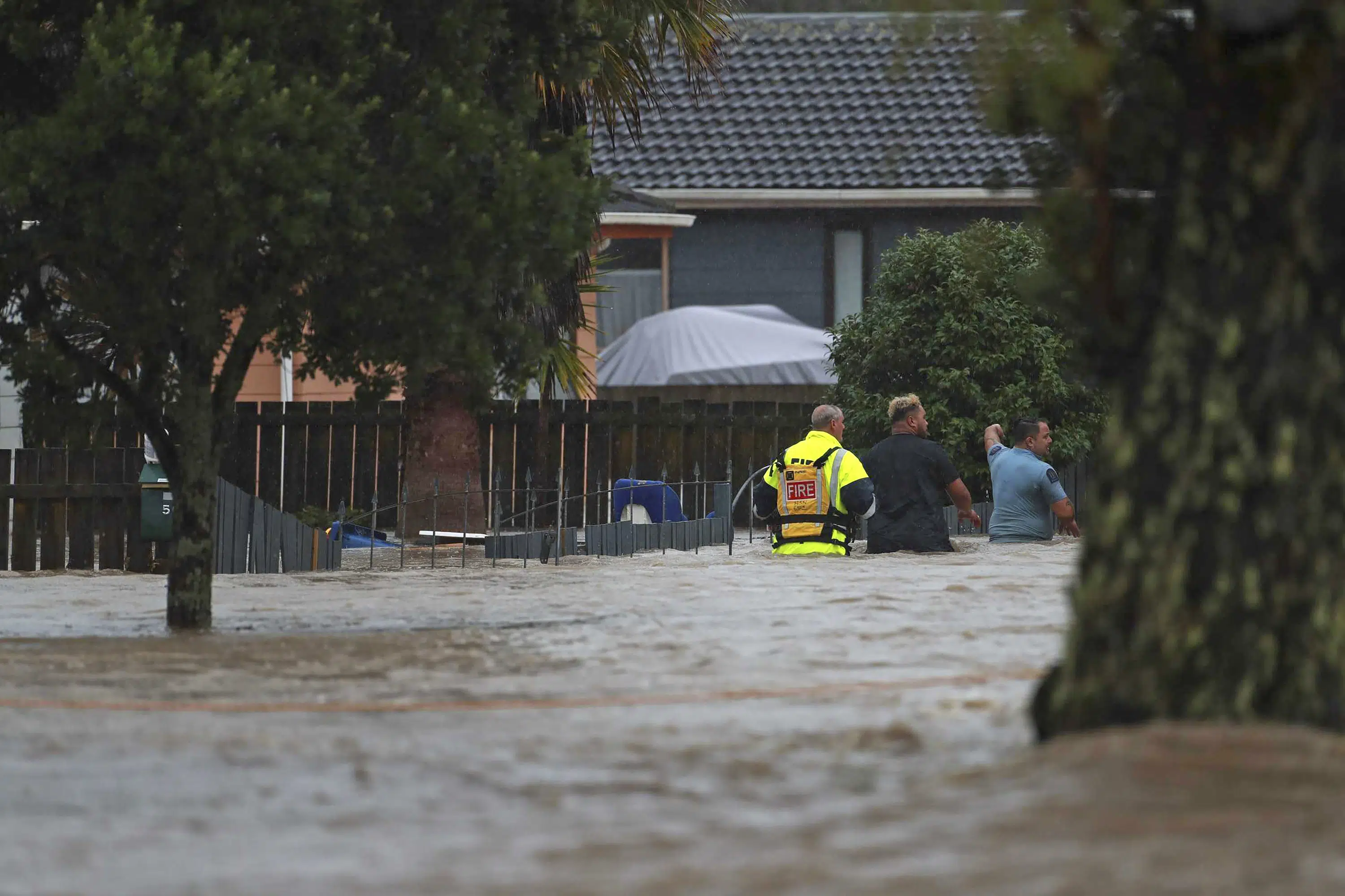 Trzech zabitych i jeden zaginiony z powodu deszczu w największym mieście Nowej Zelandii