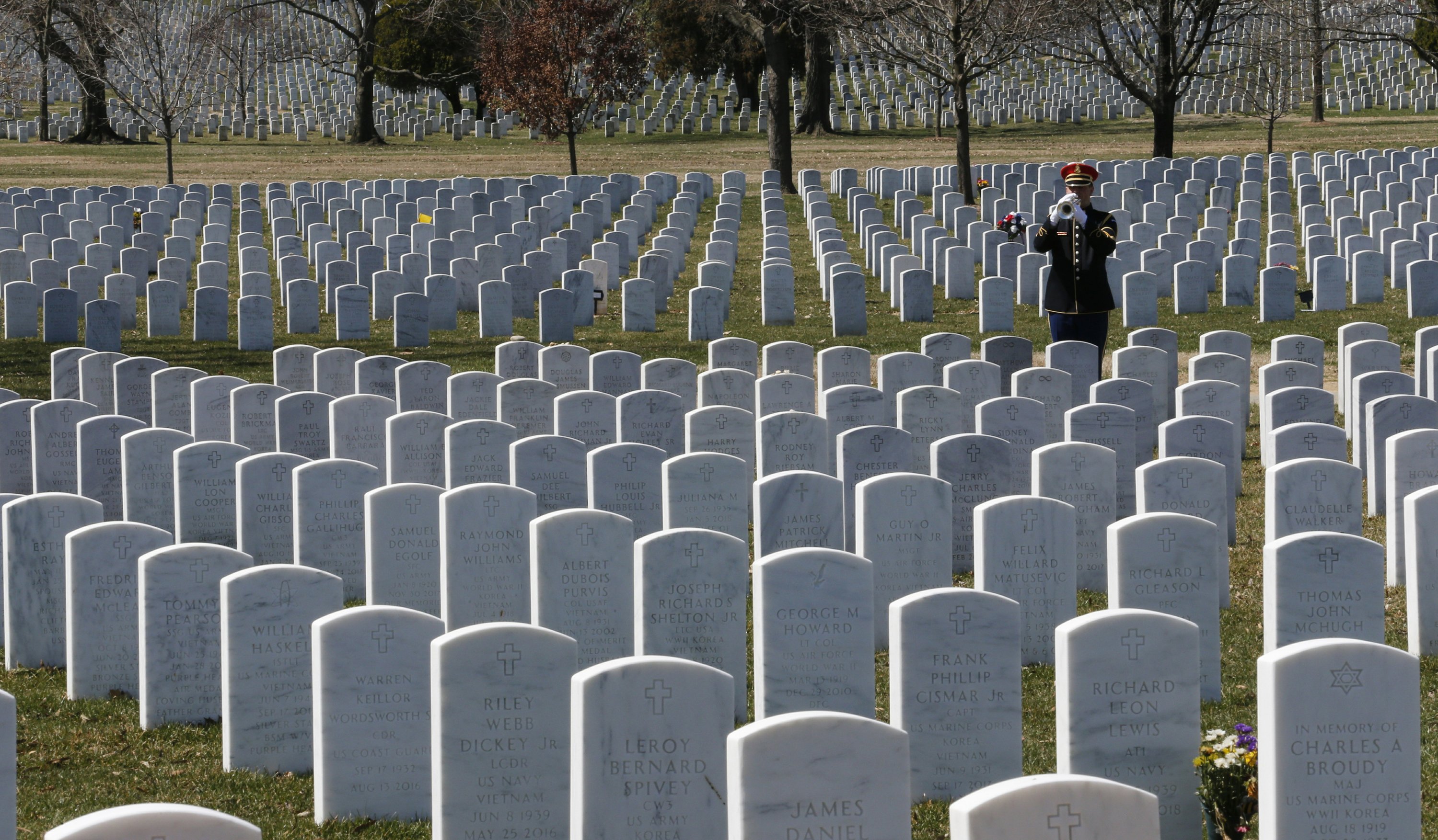 New burial rules seek to extend Arlington Cemetery lifespan New burial rules seek to extend Arlington Cemetery lifespan