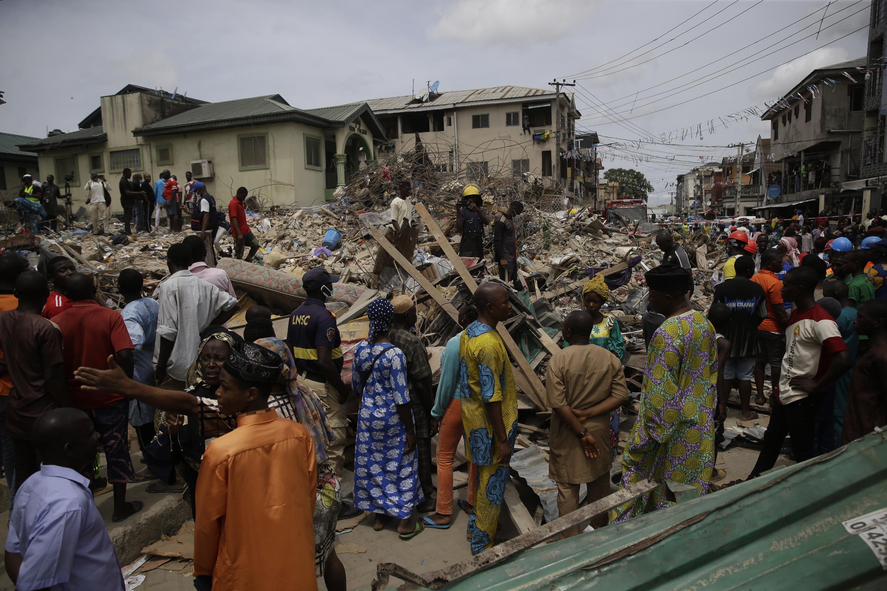 Building in Nigeria's commercial hub collapses; 5 dead 