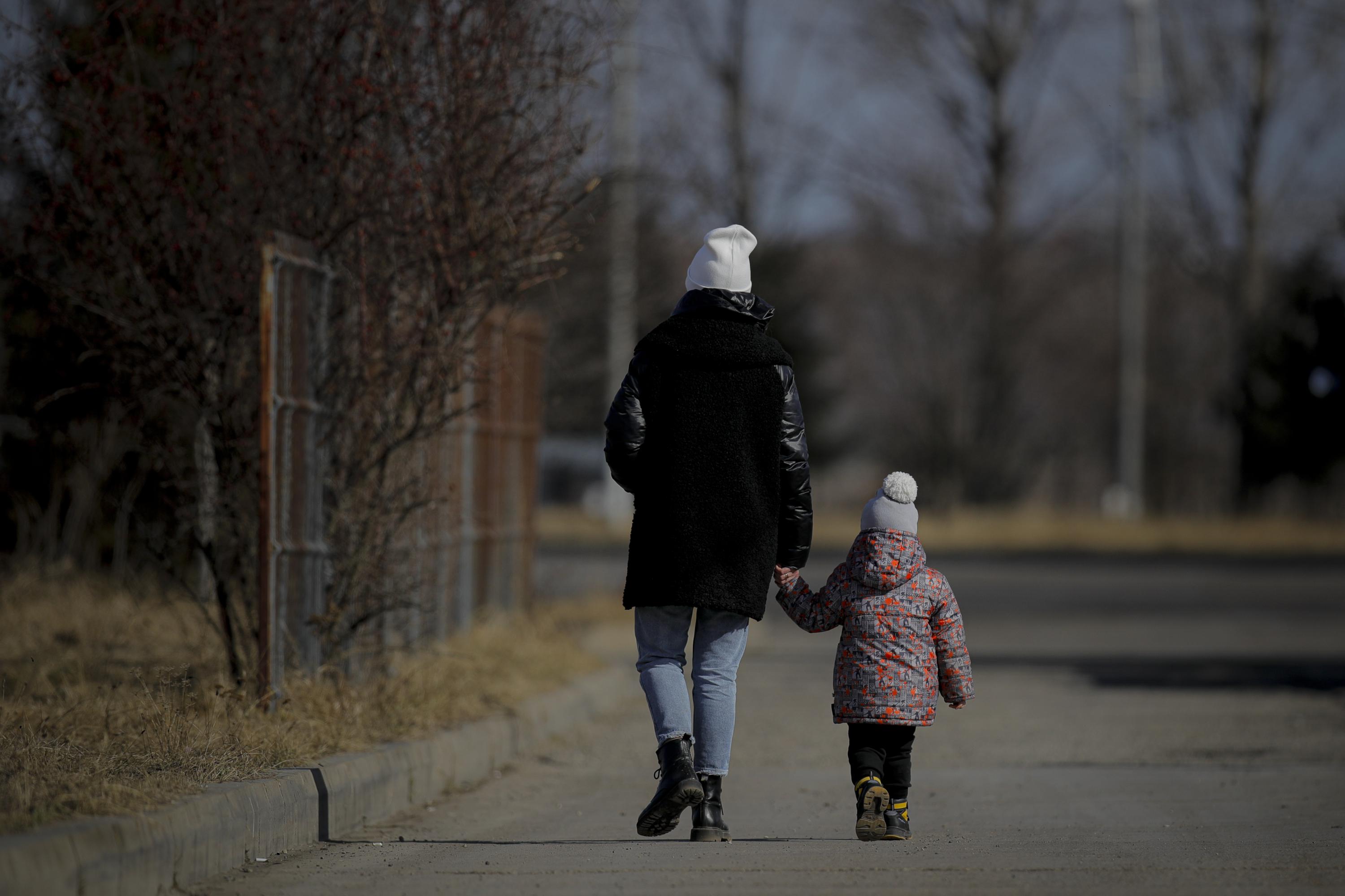 Honesty, reassurance: How to talk to kids about Ukraine
